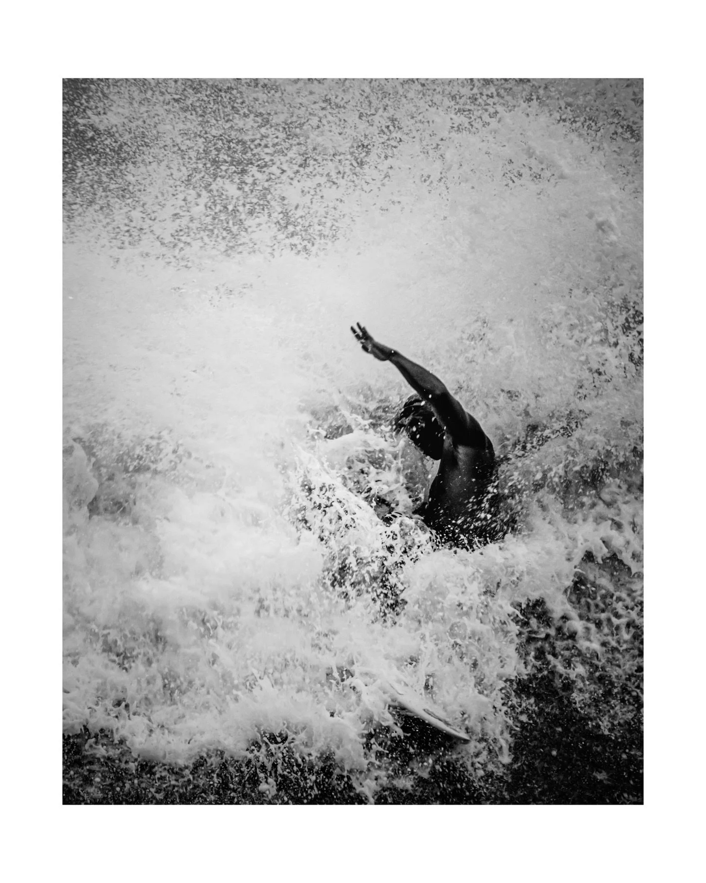 Light, shadow &amp; salt 🧂 

@tamronaus 150-500 20mm 35mm 🖤
#tracksmag @ksdsurfboards