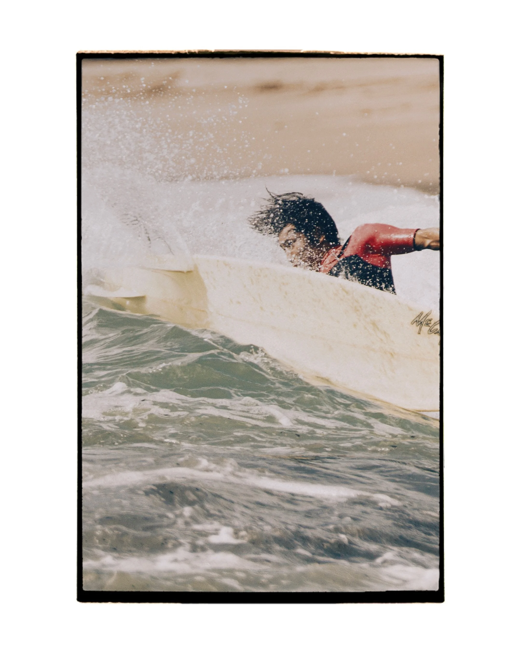 A few shots from Iibi Beach yesterday with @taka.pro.official and @kaede.inoue.surfer.

It was an interesting day with two very different sessions. The morning was cloudy with a sideshore wind, while the afternoon cleaned up nicely and brought blue s
