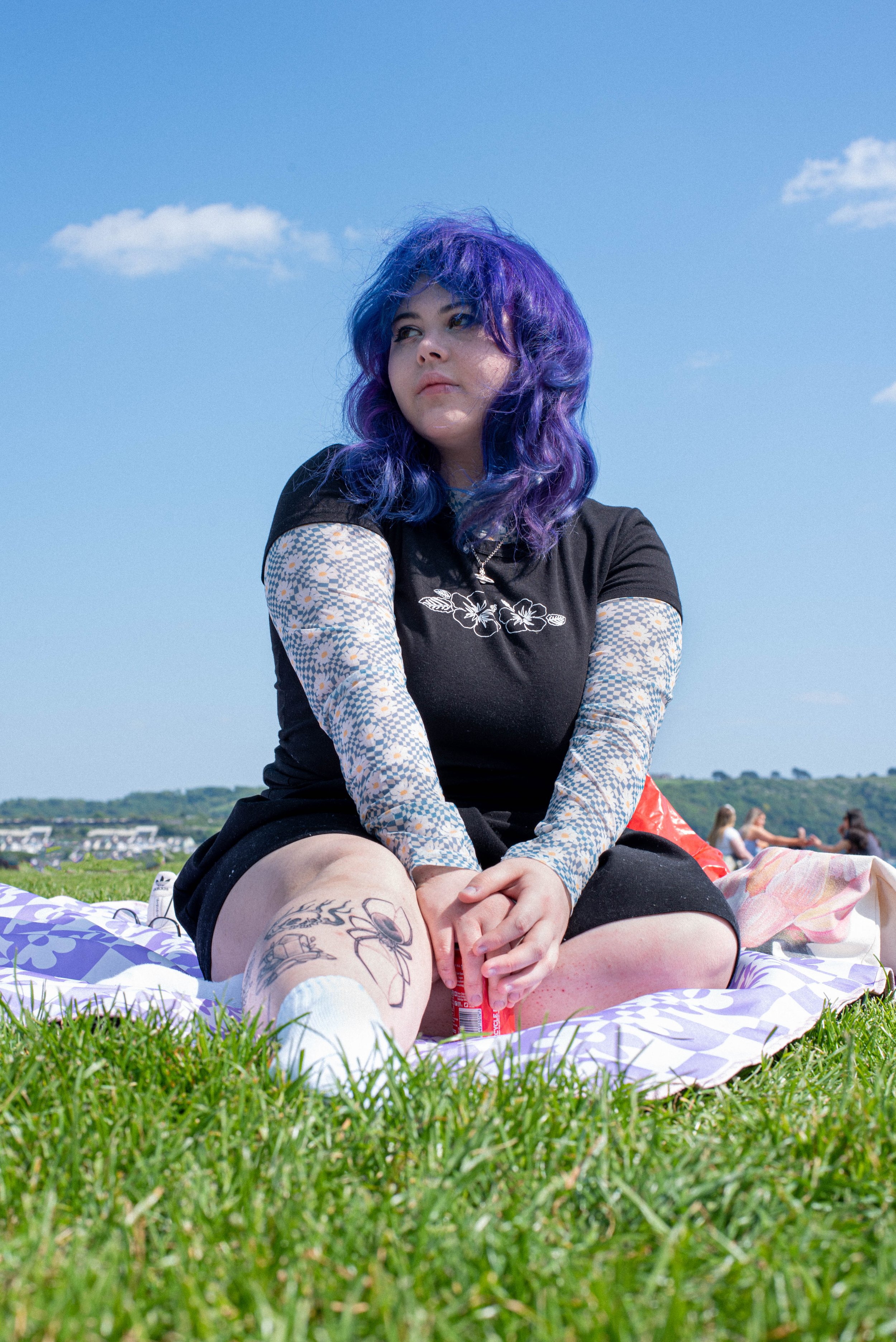 80's grunge fashion out in the open!