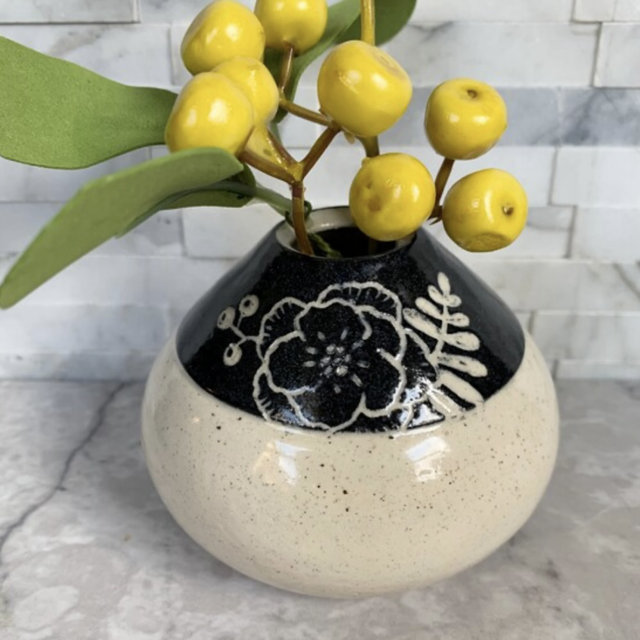 Bud vase Medium.png