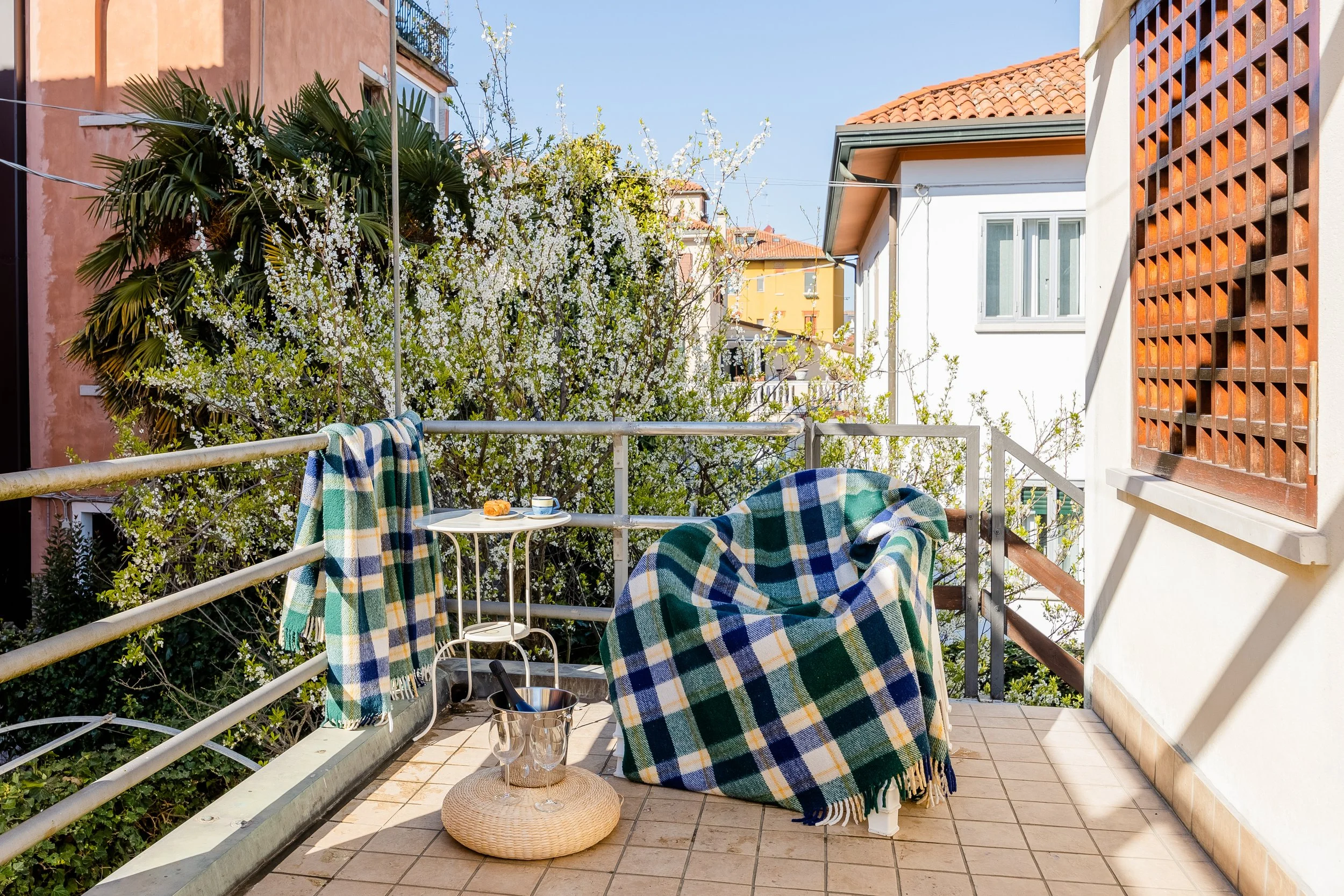 balcony2.jpg