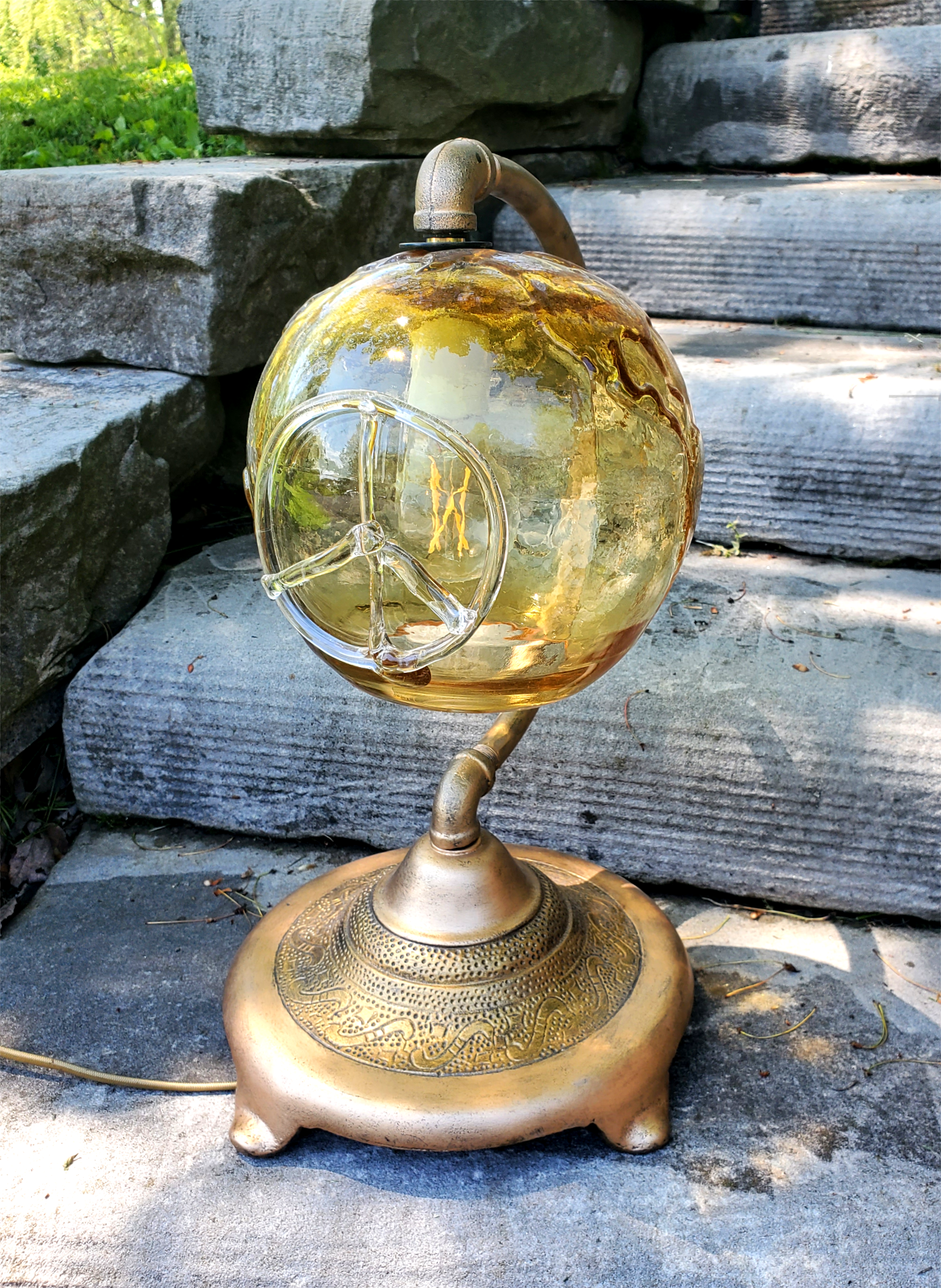 Wein_Jason - Globe Lamp.png