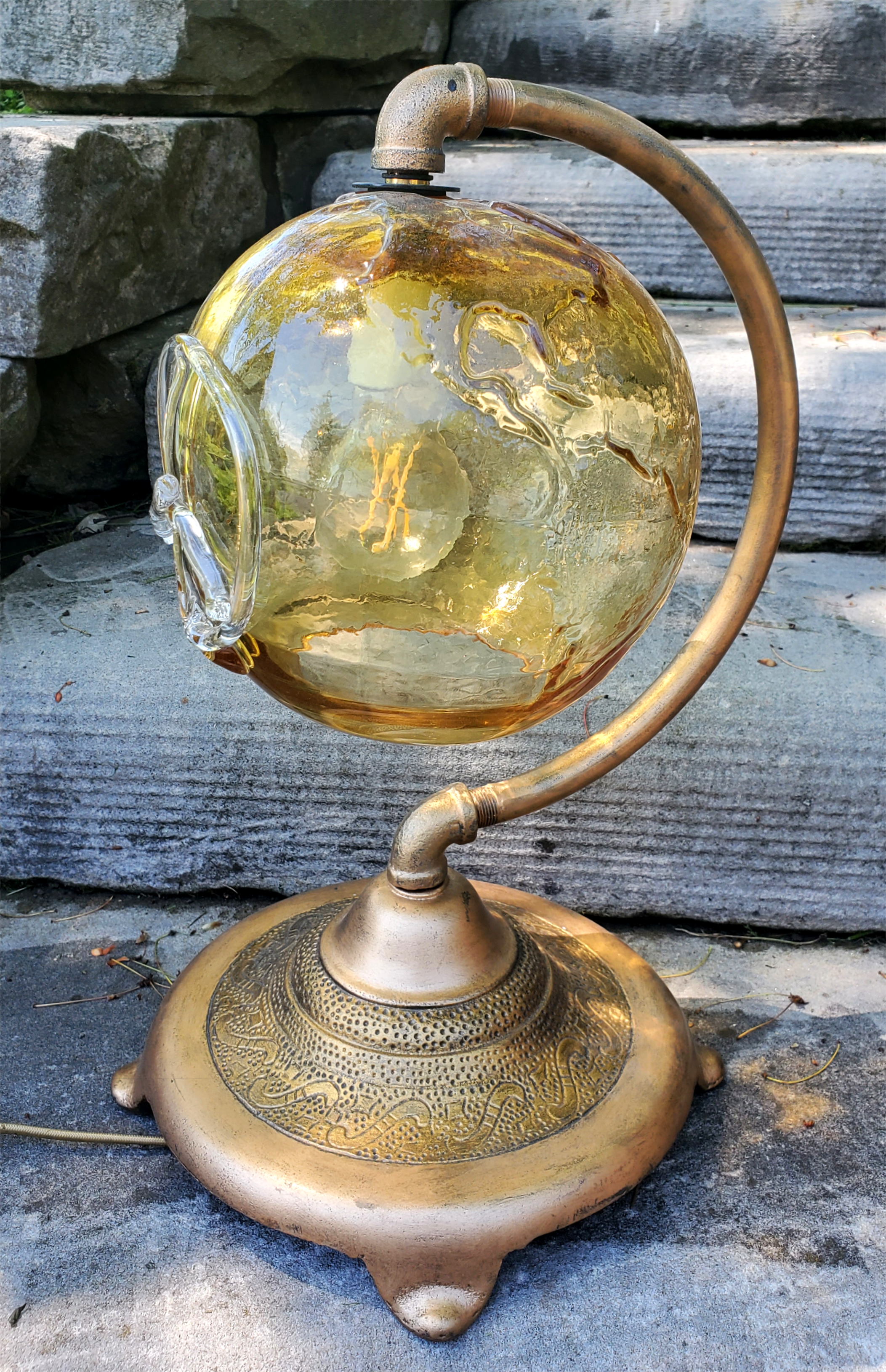 Wein_Jason - Globe Lamp 2.png