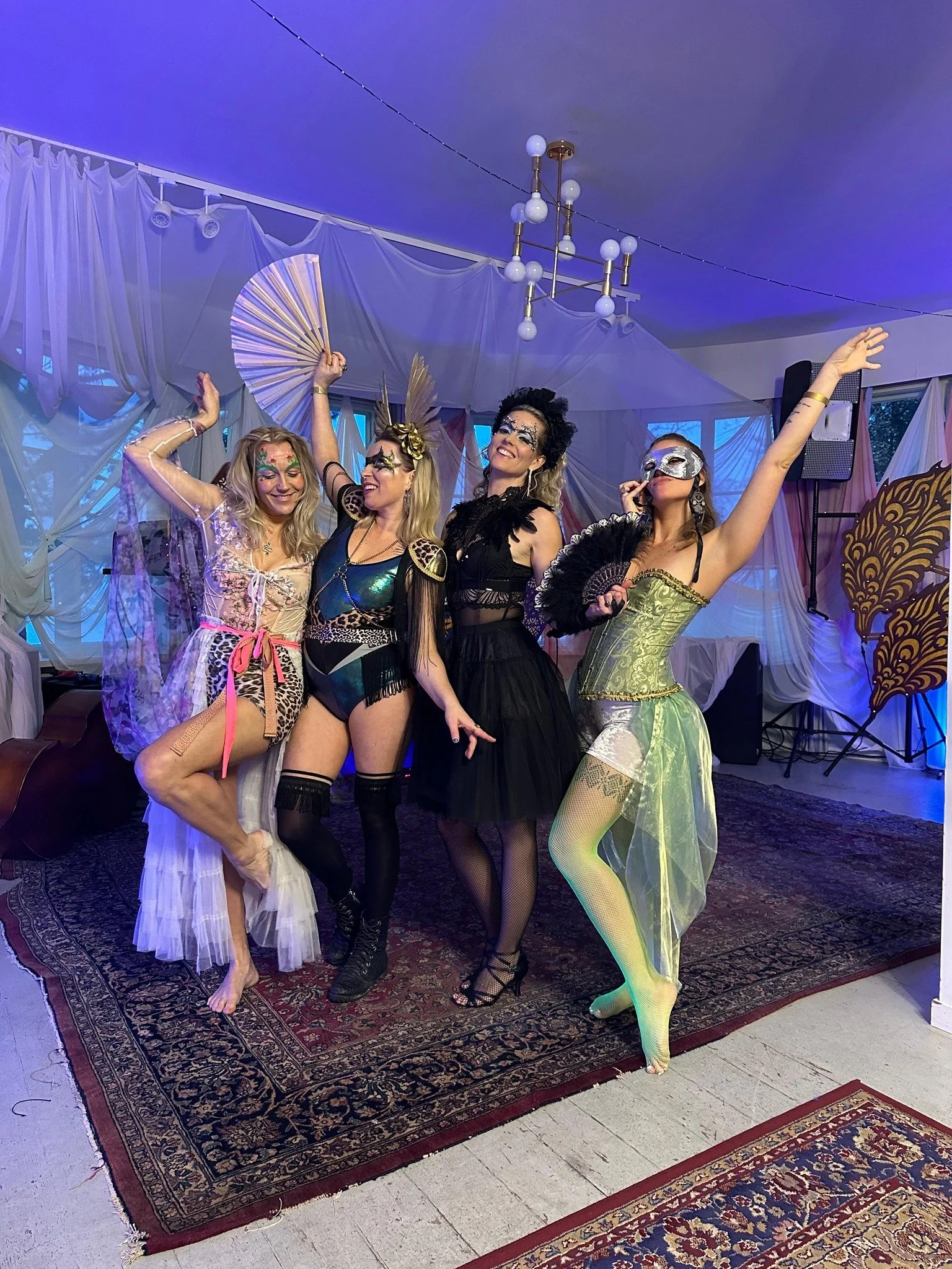 ❤️&zwj;🔥 KIITOS KIITOS KIITOS ❤️&zwj;🔥

Huhuh, mit&auml; me saatiinkaan yhdess&auml; kokea Entheos Mystic Masqueradessa, kun Villa Ivan Falin muuttui mystiseksi taikamaaksi t&auml;ynn&auml; mit&auml; mielikuvituksellisimpia olentoja! 👀

Oli huikea