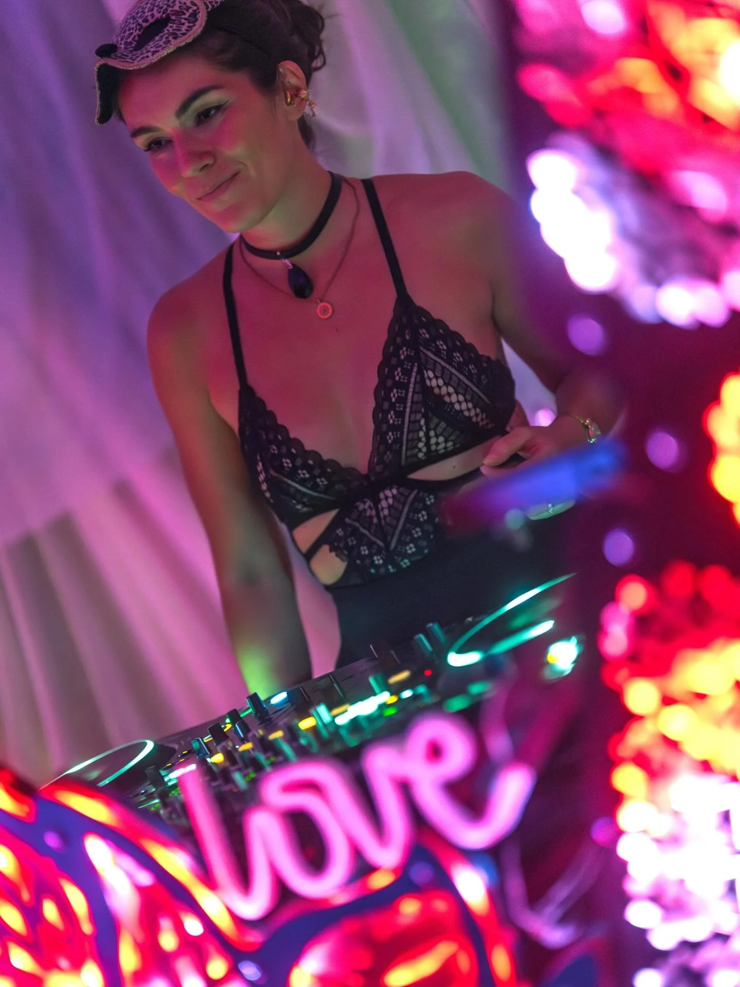 Vibes from last autumn&rsquo;s Mystic Masquarade party 🎭

At our next party FREQUENCY by Entheos Sat 18.4 we will hear three international artists from Portugal and Switzerland for the first time ever in Finland 🤩 

Read more about these epic artis