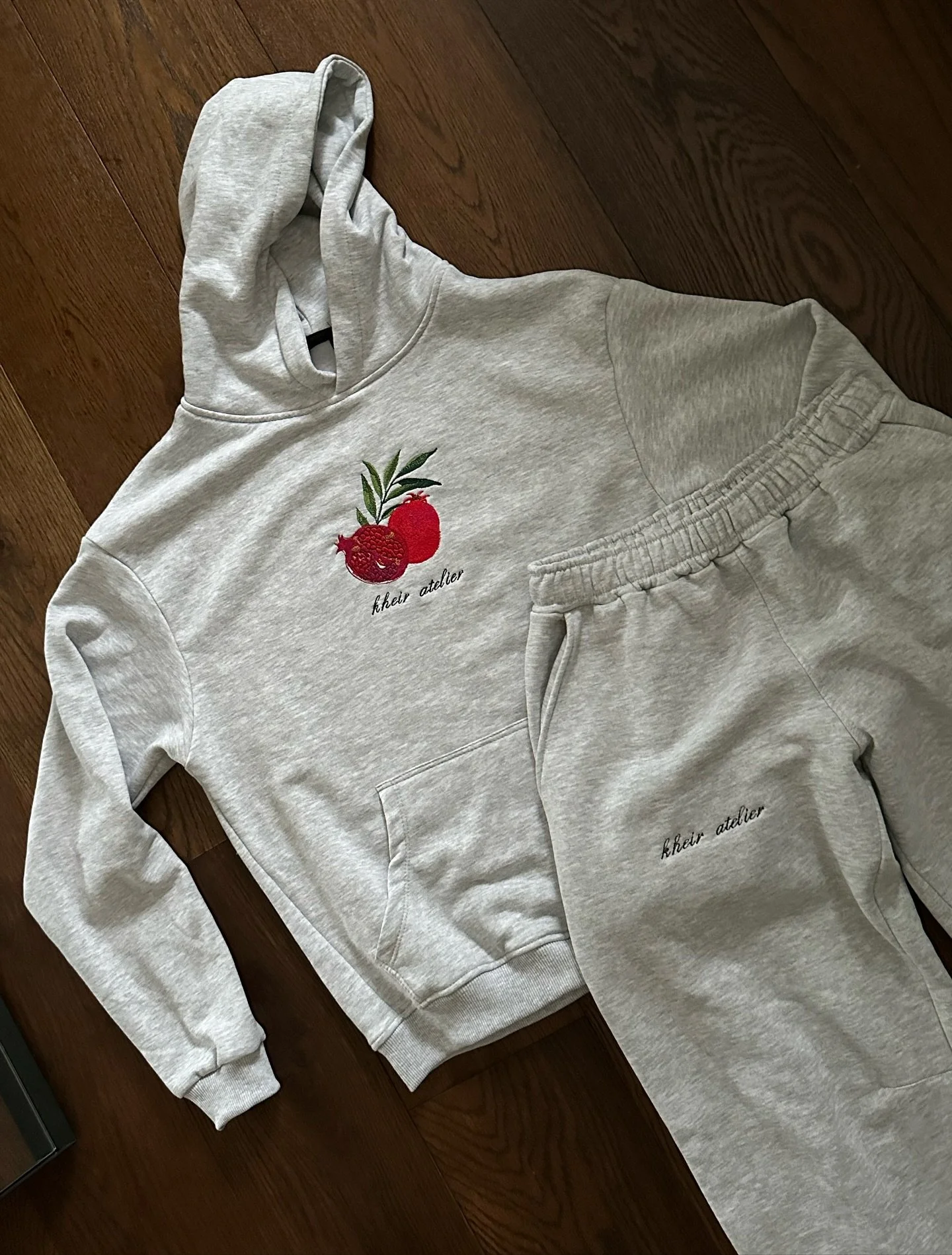 pomegranate matching set &lt;3

fruits of the Quran series 🤍