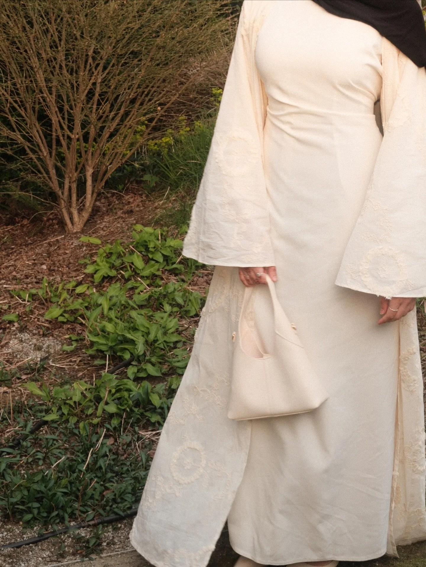 the love letter abaya 🤍
100% cotton schiflee 
embroidery of your choice on the sleeve 💌
limited material, no restocks