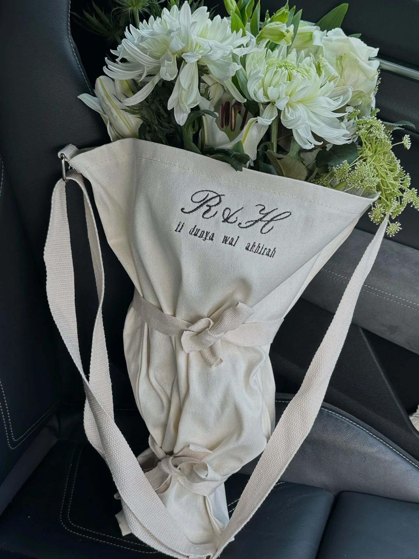 embroidered bouquet bag ❤️