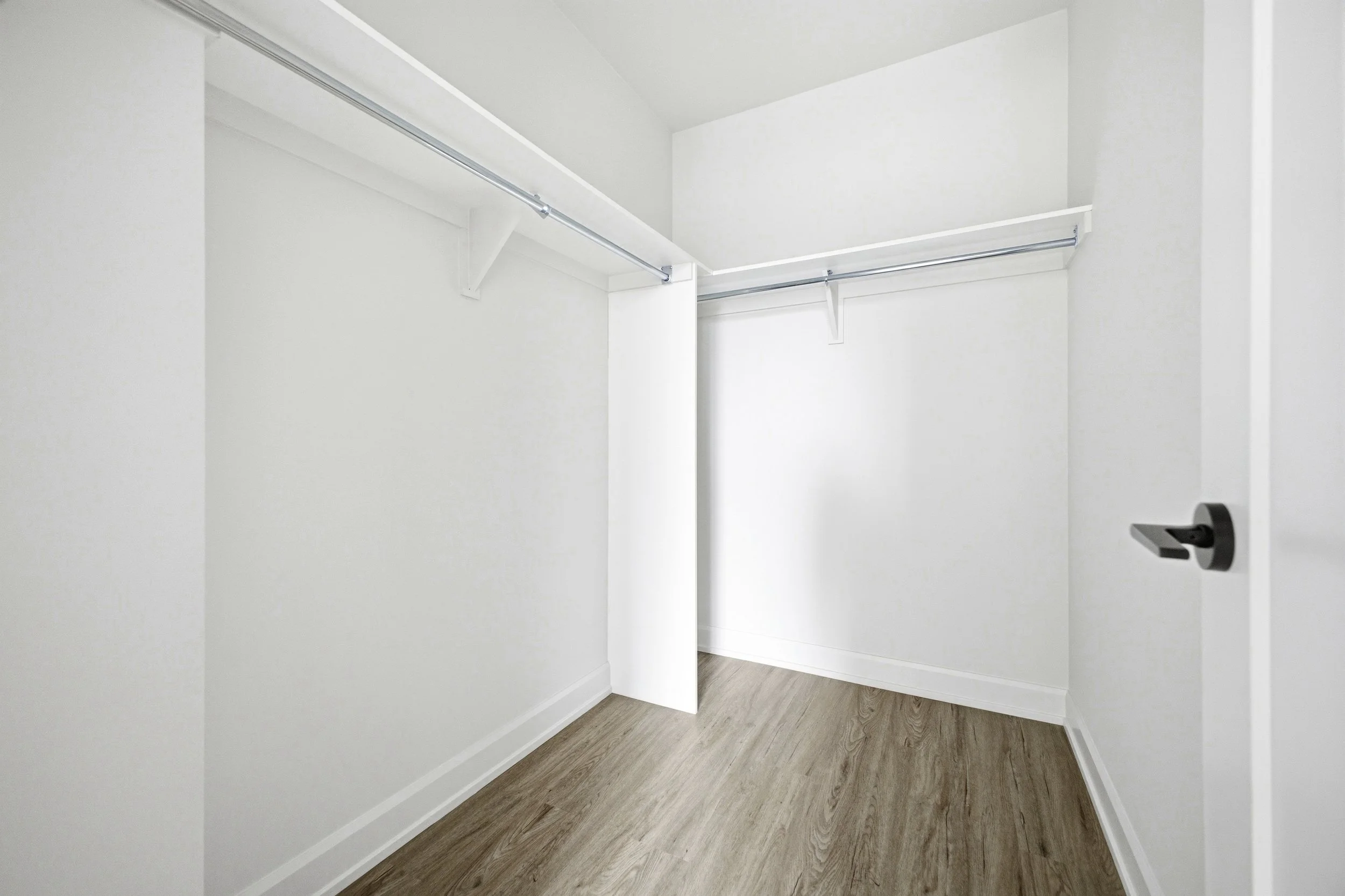 Bayview Lofts. 101 Primary closet.jpg