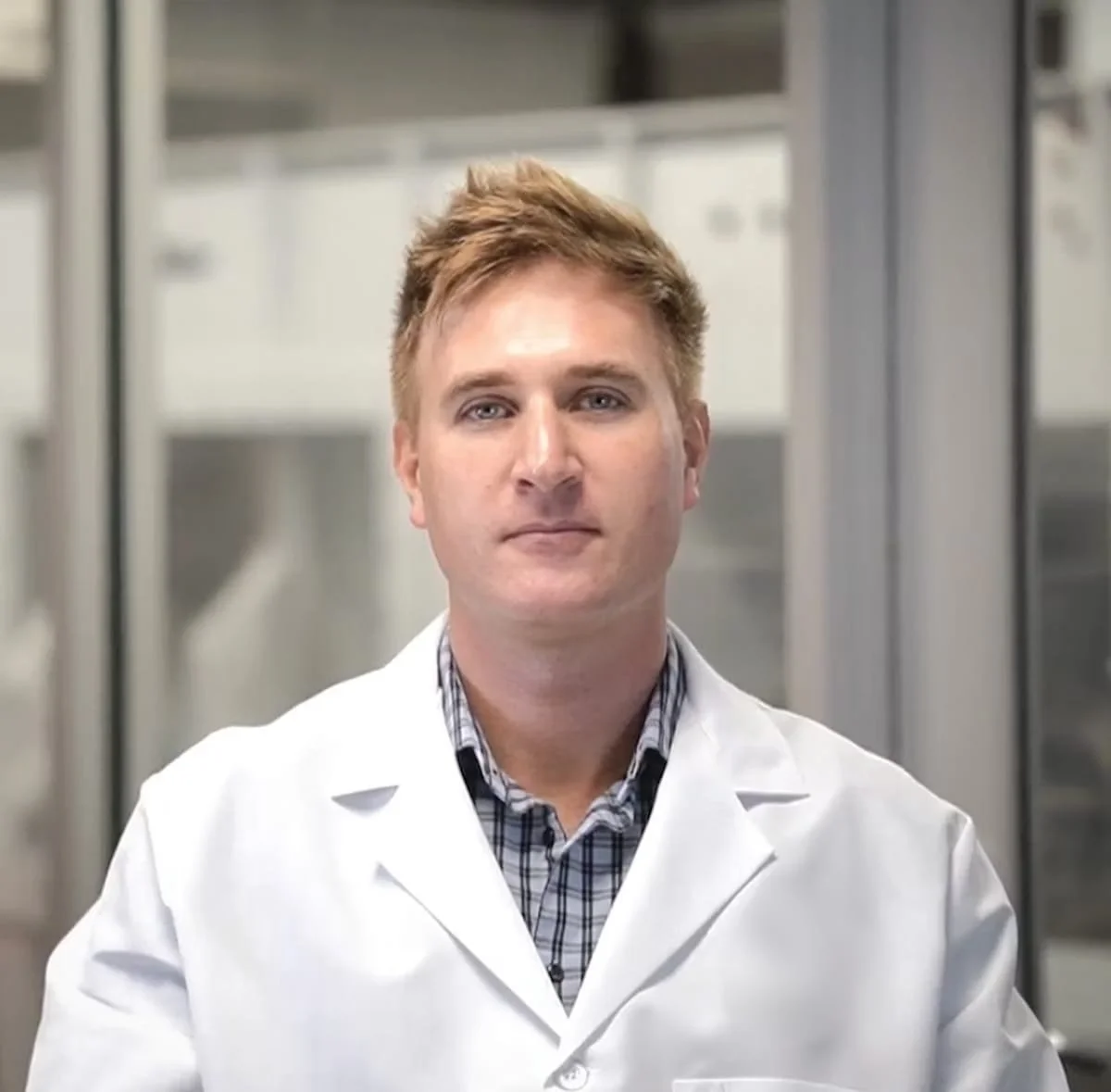 an image of dr. jordan plews at nhlma in scottsdale for stem cell therapy