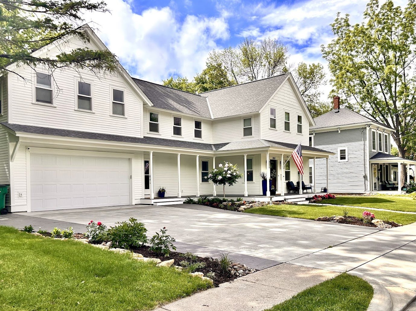 entire house from left street white house.jpg