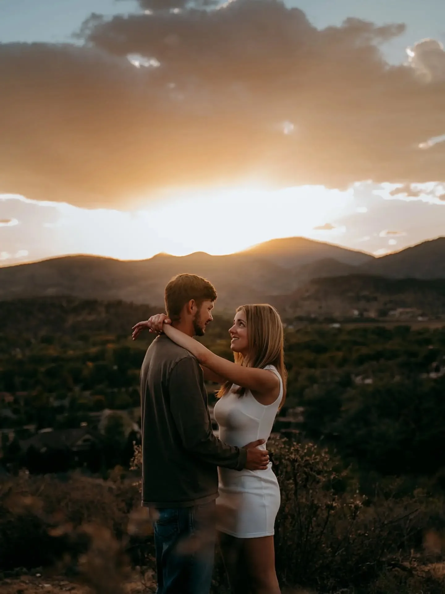 A love that feels like the movies
.
.
#couplesphotos #northerncolorado #sunsetsession #fyp #photographer