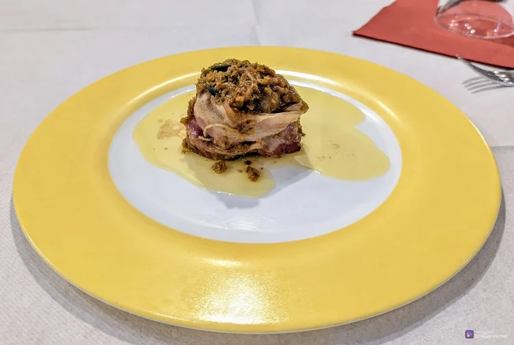 filetto di maiale con la sciarpa di pancetta affumicata