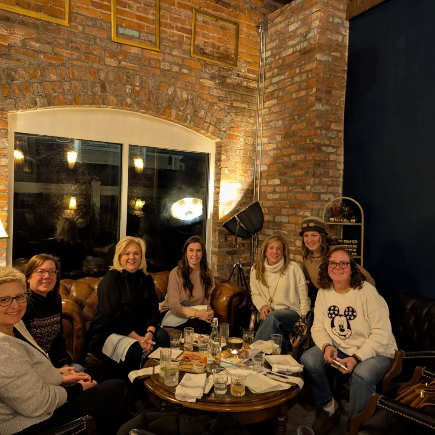 If you have not dropped in @neatsweetapex you are missing out!

✅Cozy backdrop
✅ Curated cocktails 🥂
✅ Delicious food 🍽️ (try the cheese fondue 🧀)

And Grace was an incredible host 💗

Loved catching up with these gals ~ our February gathering is 