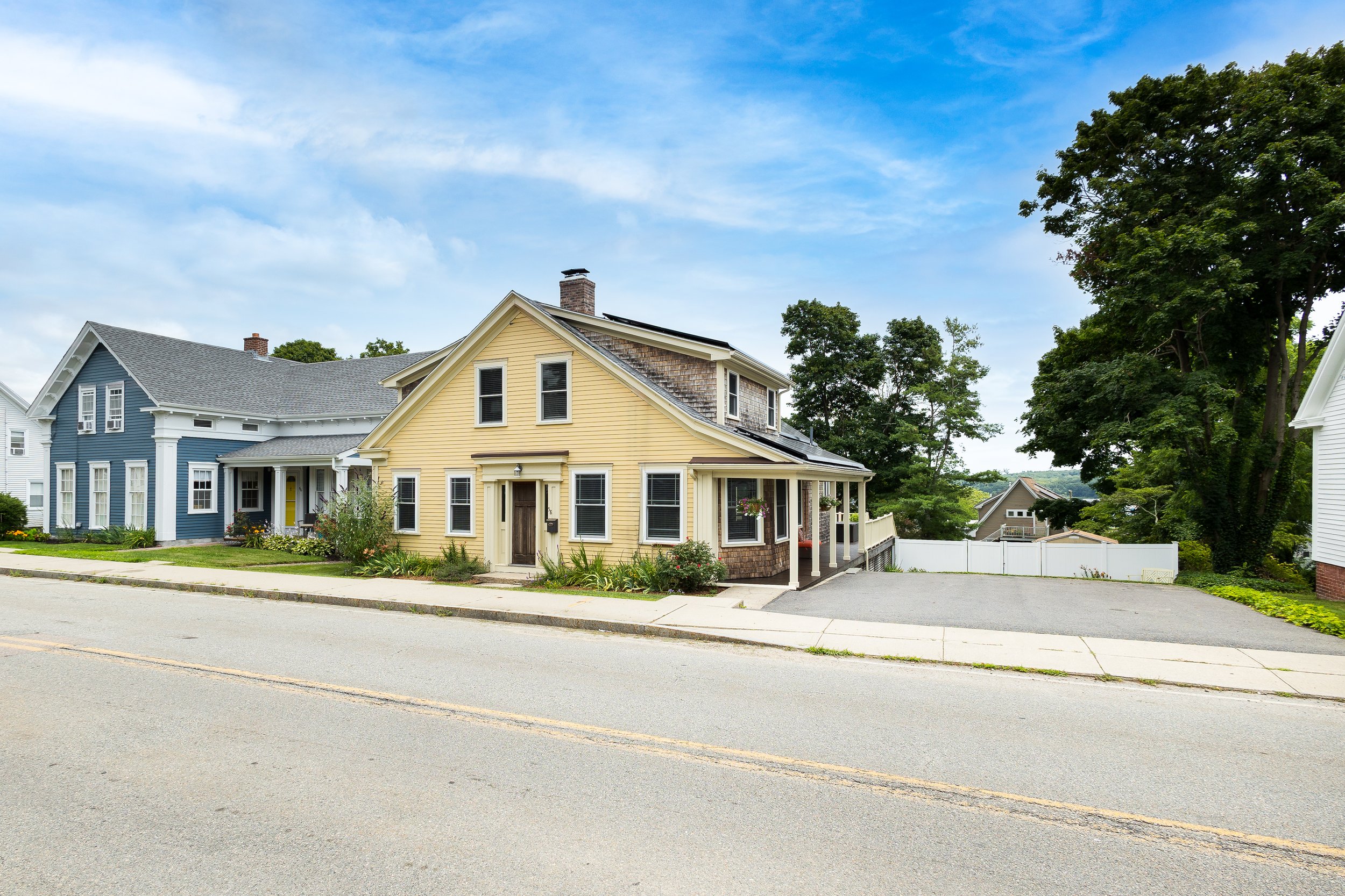 HDR Real Estate Photography of front of house.
