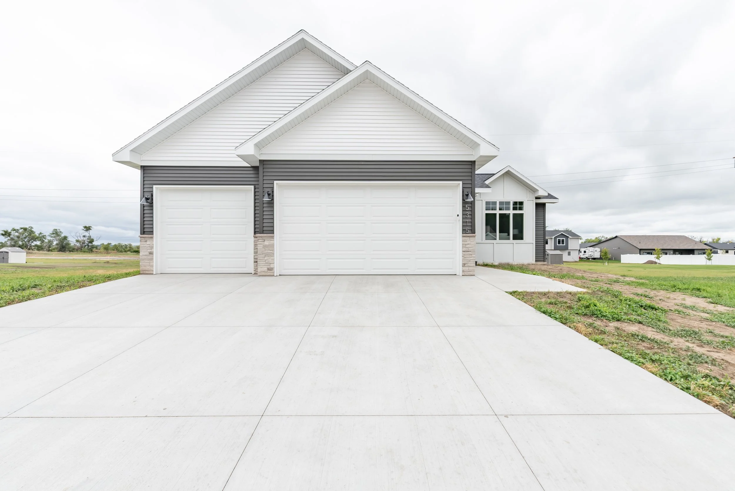 5315 Hendrickson Dr-3.jpg