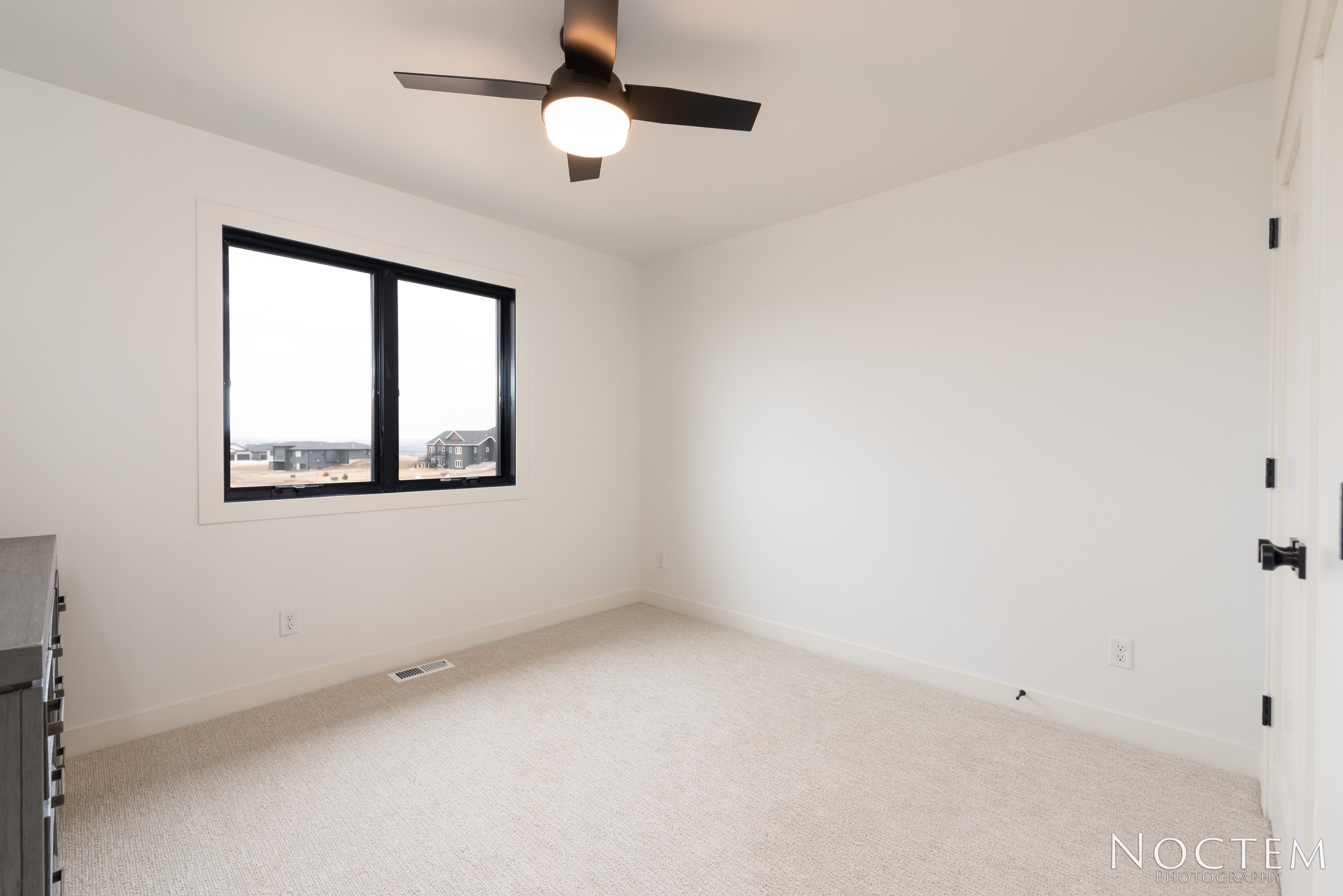 2017 Monarch Ave-21.jpg