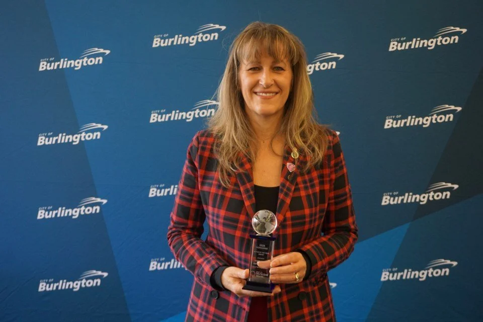 Burlington's Marianne Meed Ward accepts Mayor of the Year award