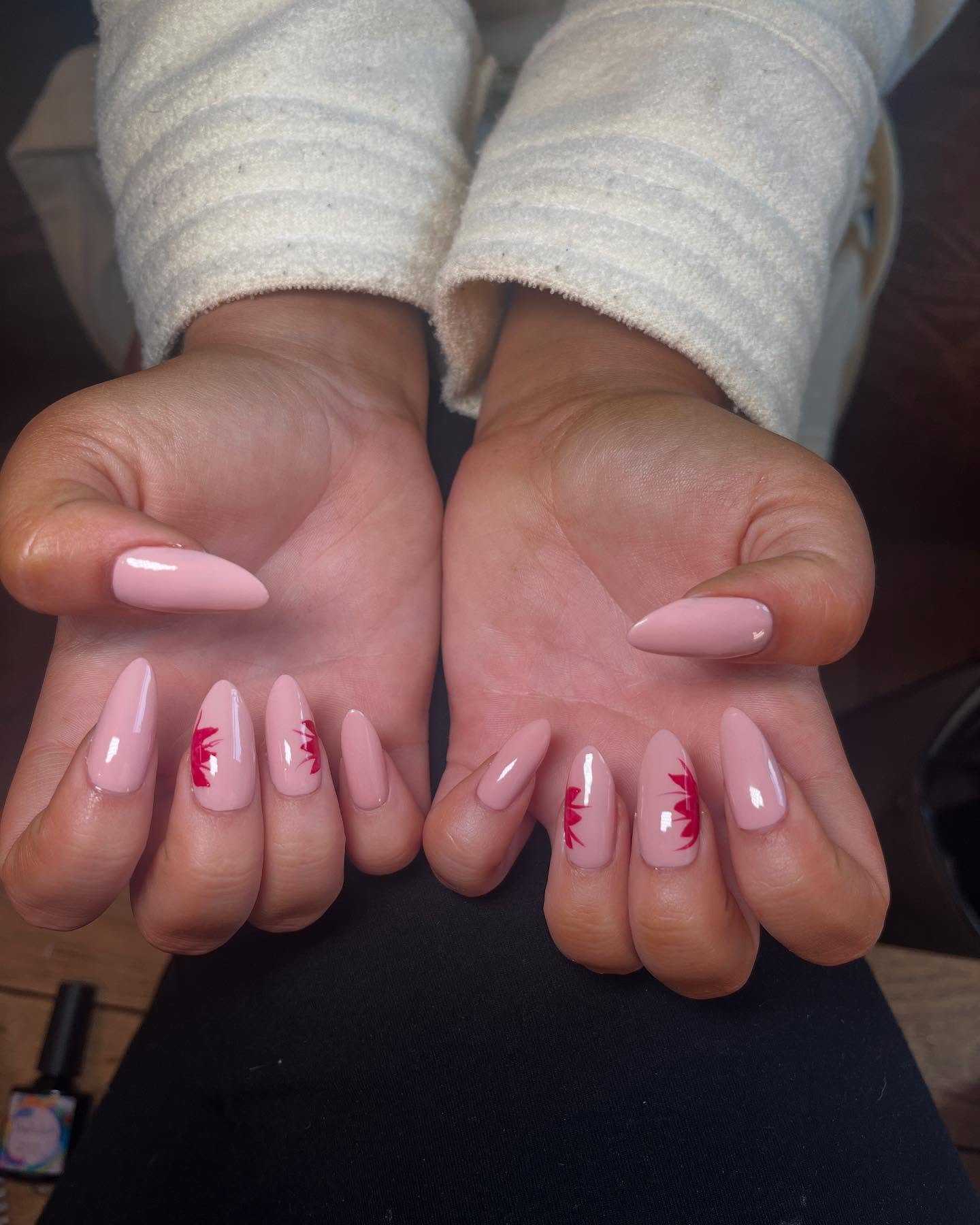 Some cute and classy nails ready for the Isle of Wight festival this weekend! #gelnails #nails #festival #summer