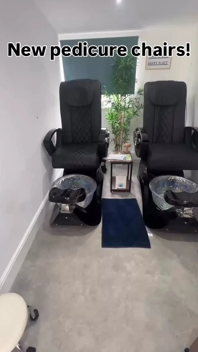 Introducing our new relaxing and massaging pedicure chairs here at Serendipity!
Book in through my website to experience an incredible luxury pedicure followed by a gel polish paint 💅