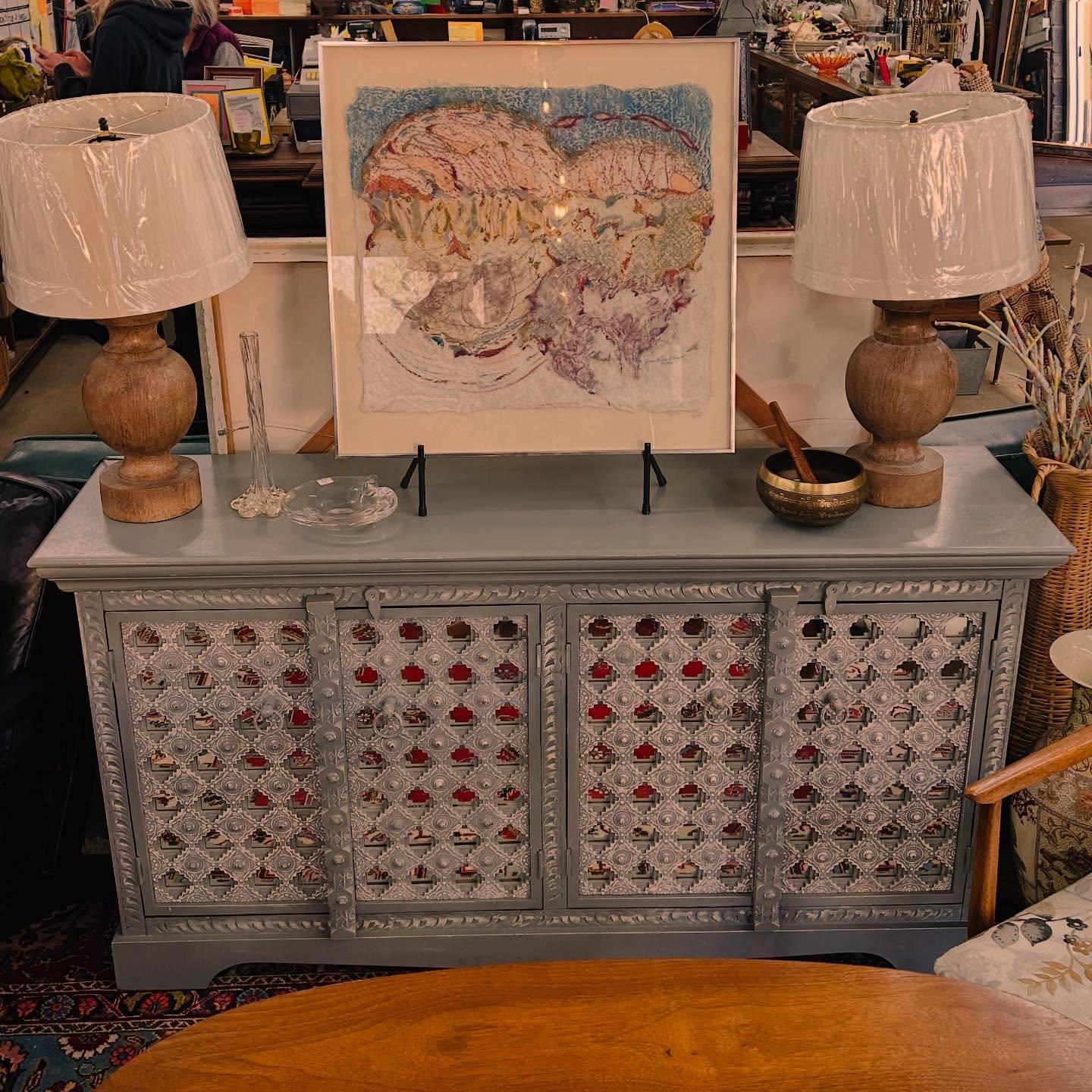 Spring has finally arrived! So has this beautiful MCM  table, sideboard and chairs. Don&rsquo;t forget we&rsquo;re open 10:00am-5:30pm Tues-Sat. Stop in and see us this week.

#mcm #antique #vintage #thrift #interiordesign
