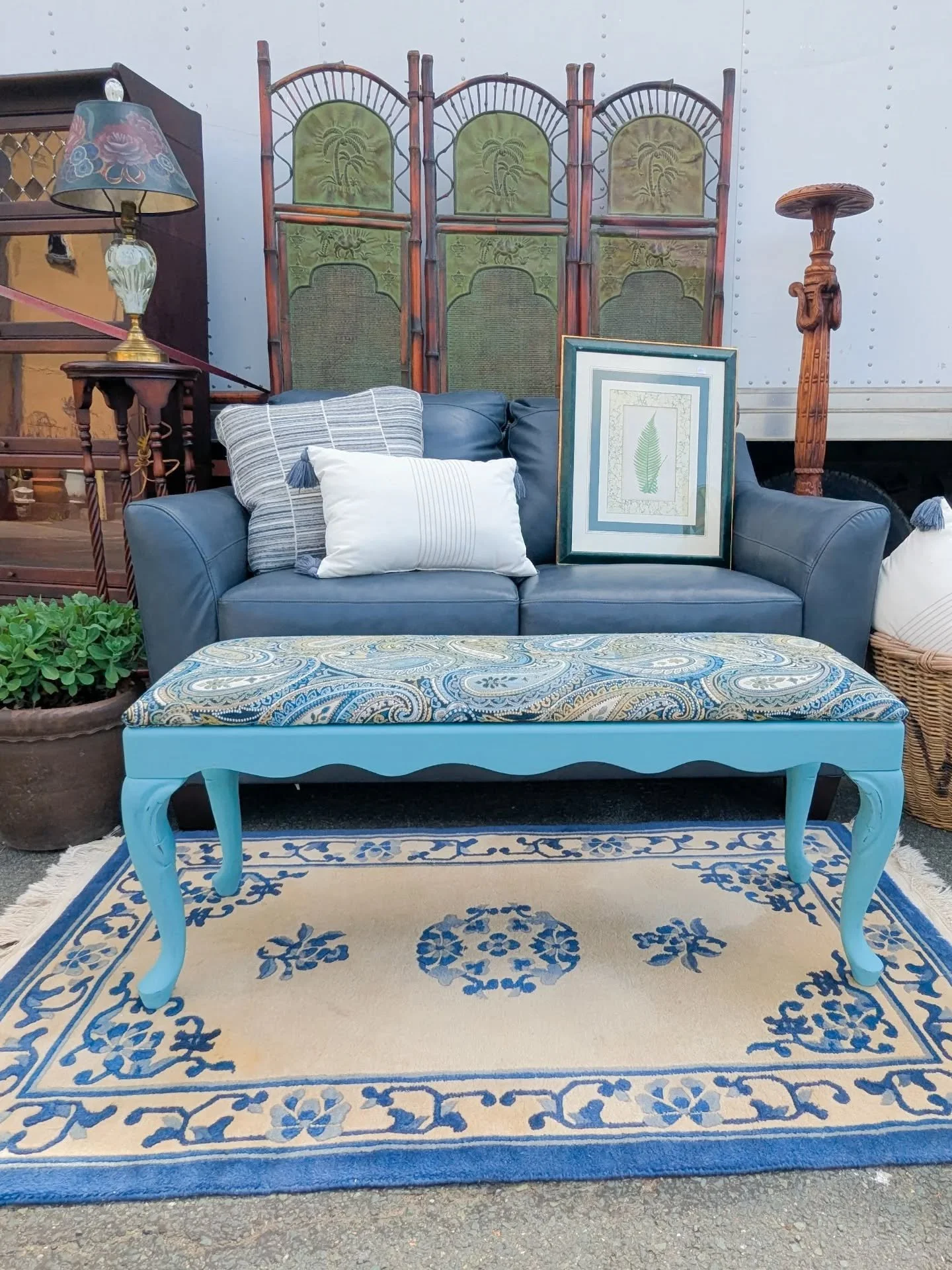 Navy is the color of your energyyyy....or however that song goes. 🎶

#thrifted #staged #secondhand #antique #vintage