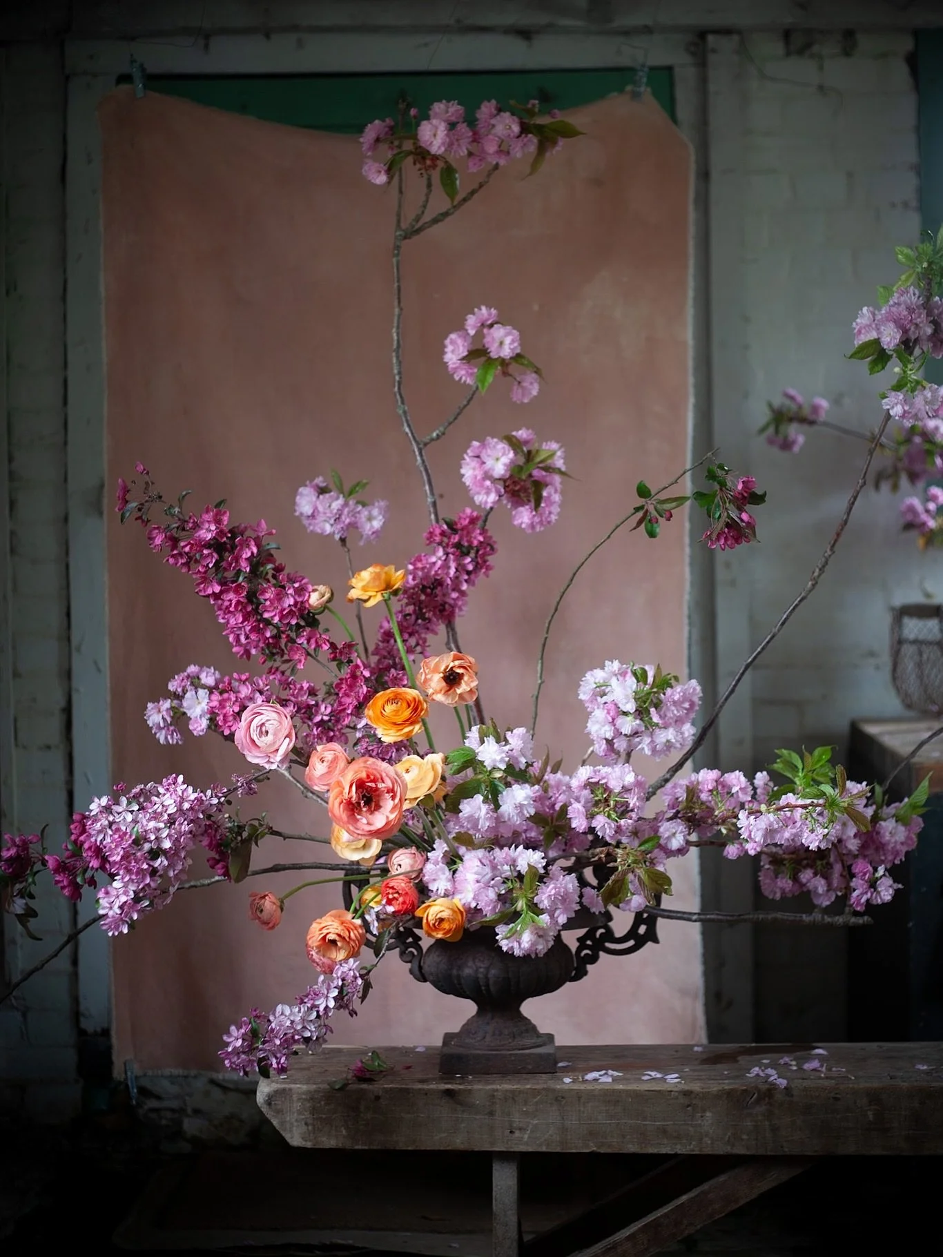 A few moments from workshops over the past year, all made by guests who&rsquo;ve joined me here in the studio in Kent. 

I&rsquo;m still amazed that people want to come and spend the day here. Being around other florists and creatives is such a joy f