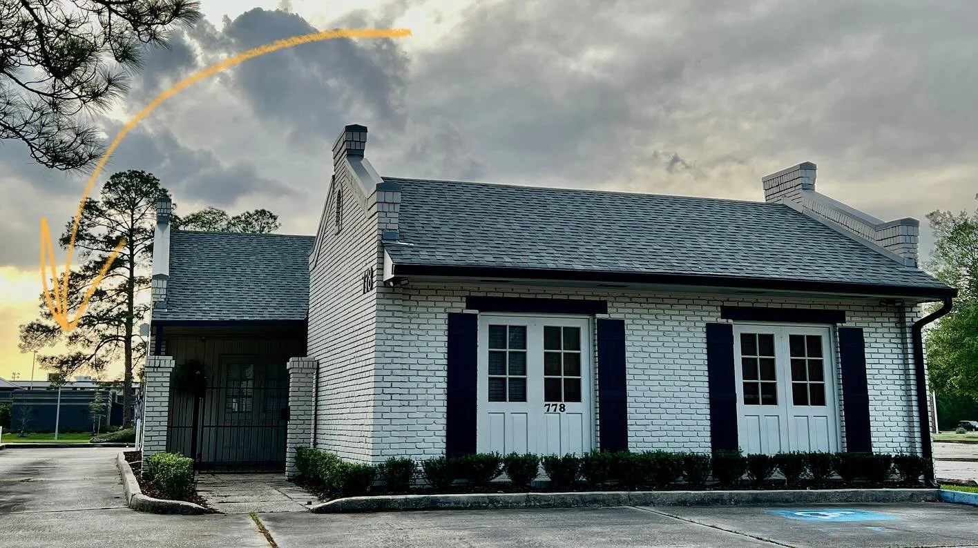 Parking is available in front and back of the building. Our books are filling up! Book your treatments now. See URBAN LASH&rsquo;s cancellation policy at end. 🖤 🤍 #medspa #naturallookingresults #gloluxeaesthetics