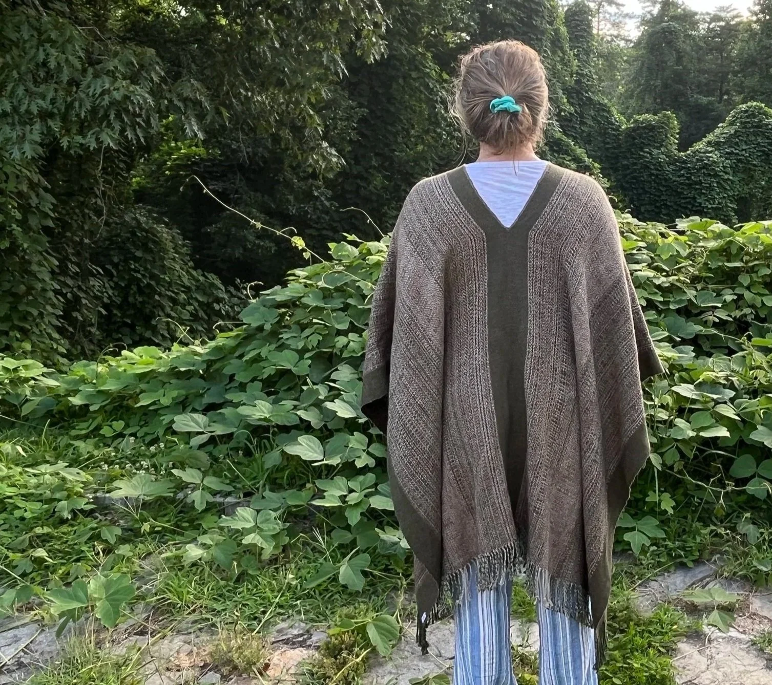 Linen/Alpaca/Cotton poncho, with kudzu. Reversible.