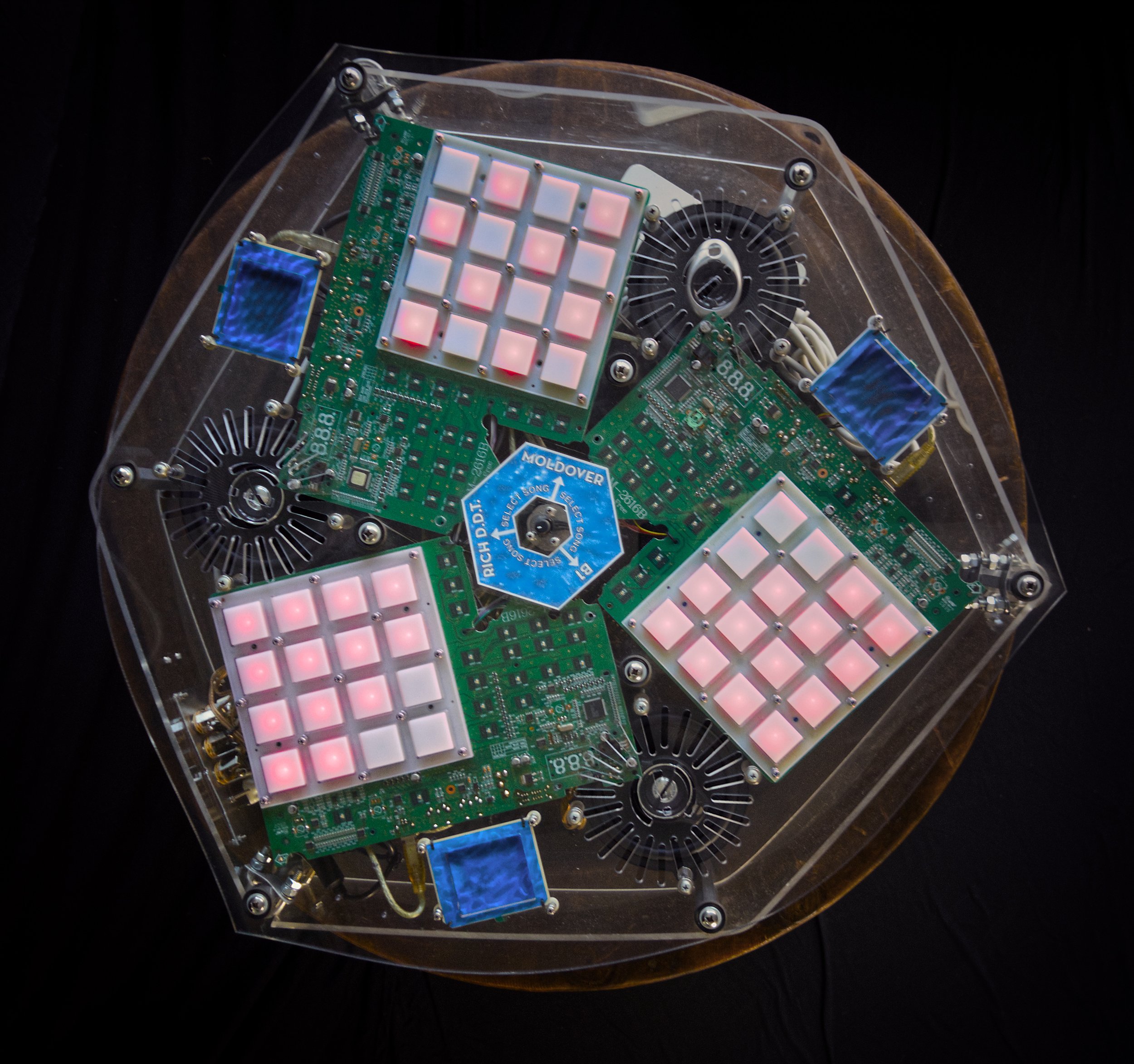 - Moldover C4NM - 04 - The Minimasher.jpg
