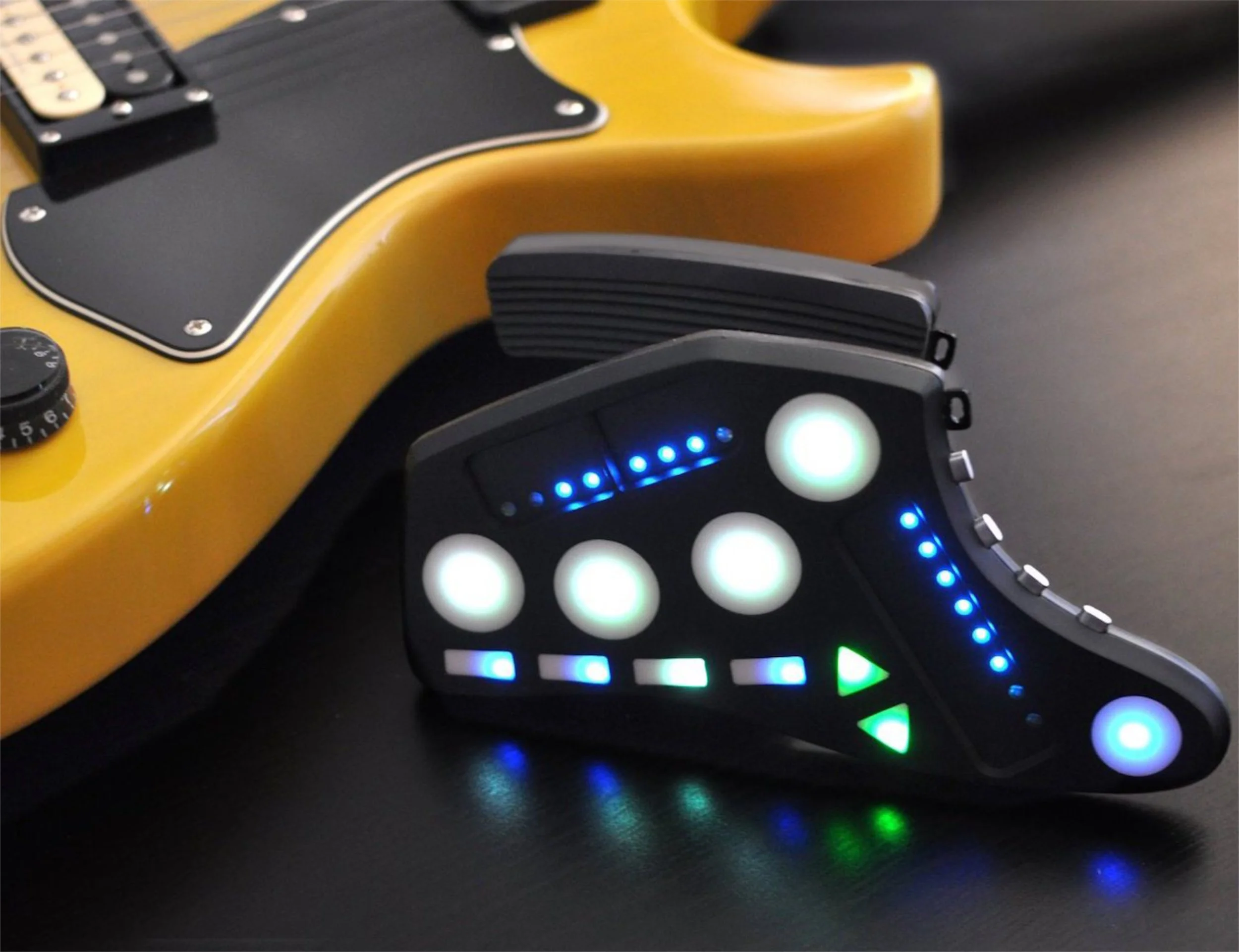 Guitar_Wing_-_wireless_guitar_controller_(by_Livid_Instruments).jpg
