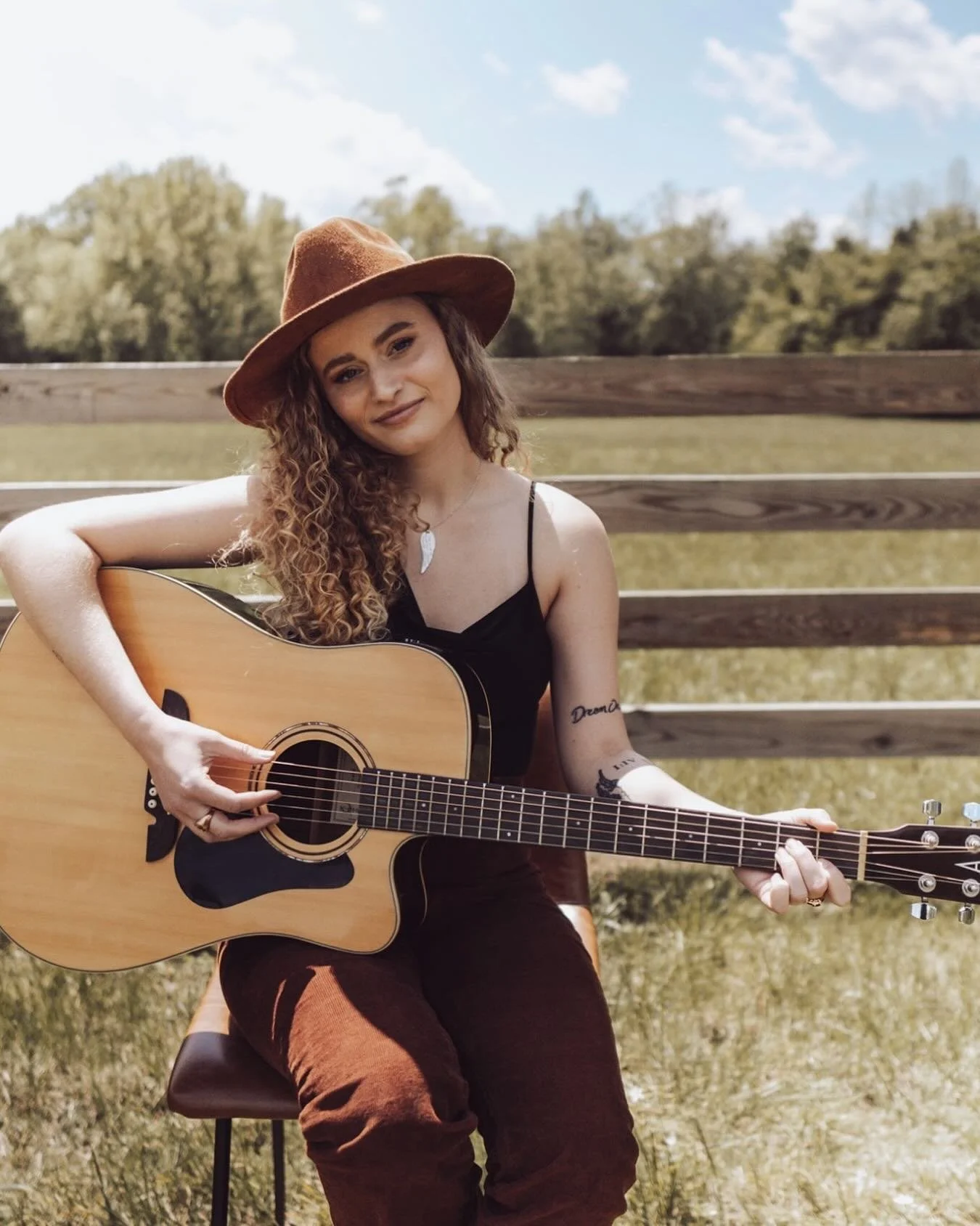 Tonight is the night! Join us at Givens Farm Estate for a special Worship Night from 4–6pm led by @kaylinkole, a Nashville artist whose voice and heart for worship will move you. 
Bring a lawn chair or blanket, grab a bite from the food truck