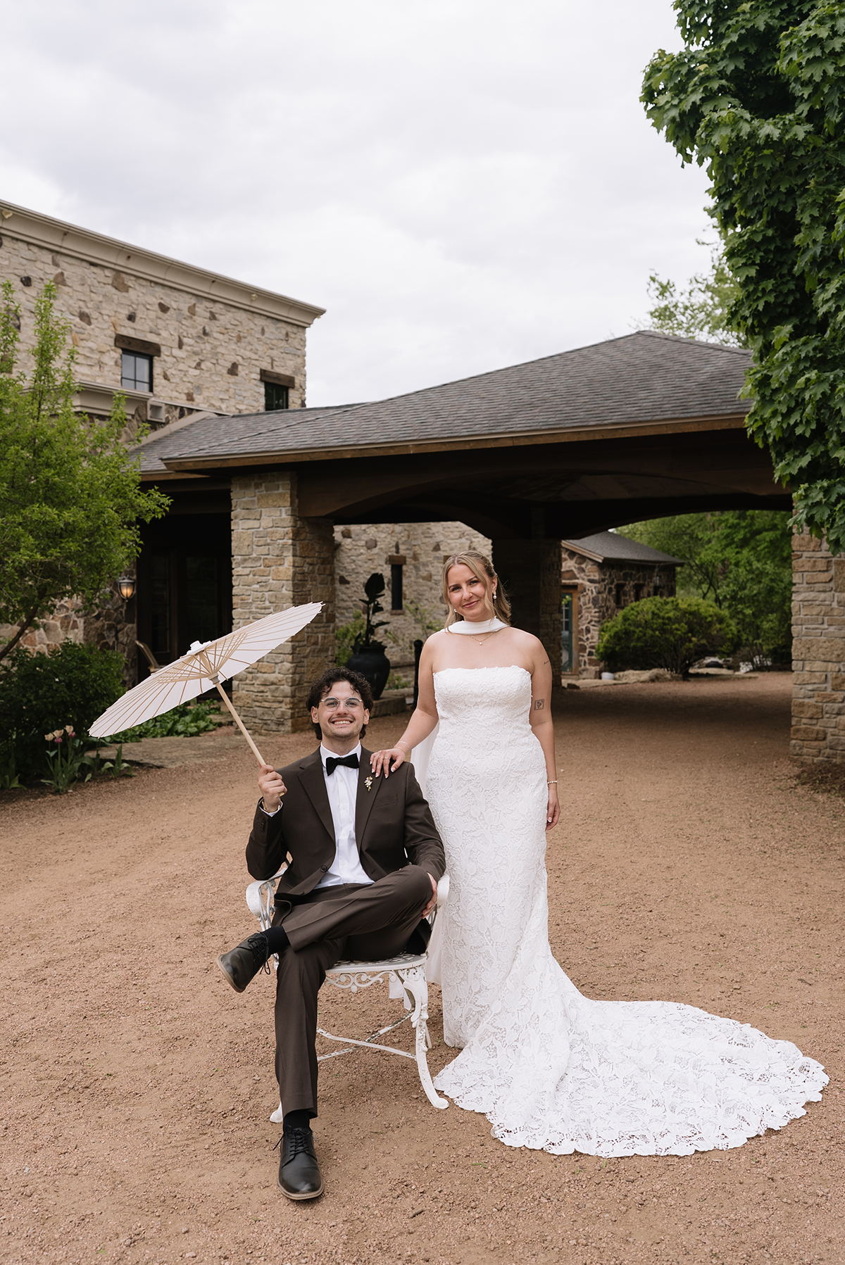 Wedding Couple posing in front of an Italian Villa