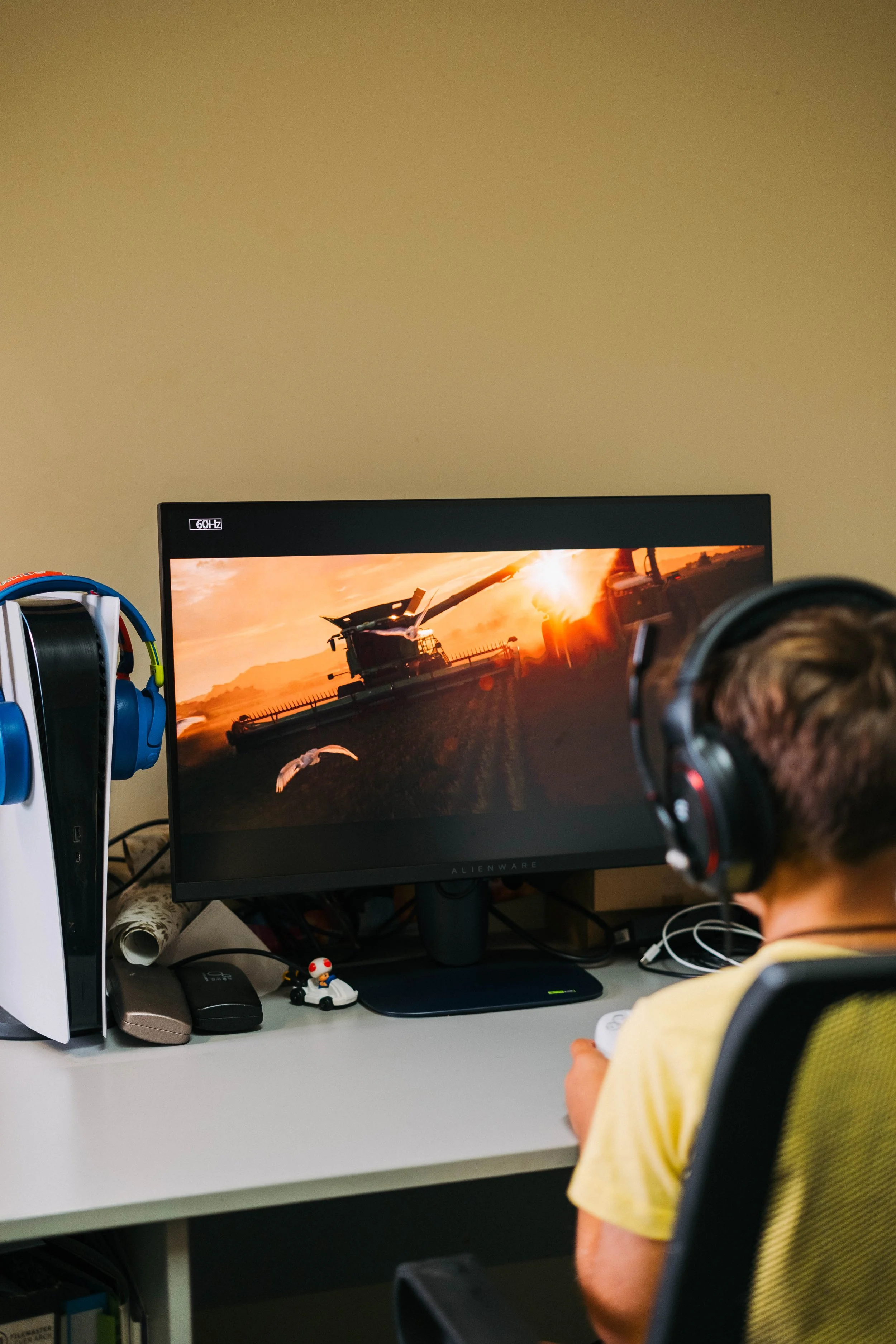 Screens, Teens &amp; School Holidays: Finding a Healthy Balance