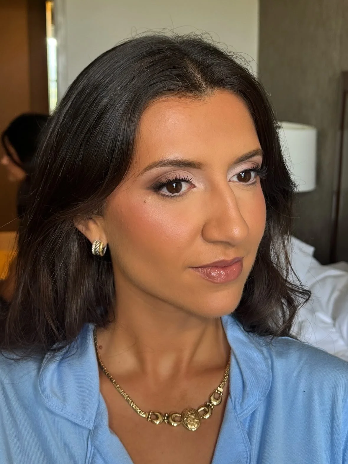 Just perfection ✨ Dewy skin with a soft contoured eye 💄 This look just screams soft yet bright bridal 👰&zwj;♀️ So thankful I was able to create this look for this beauty‼️
.
Hair in progress @ink.and.ivy__ 
Representing @angelazavala.mua 
.
Have yo