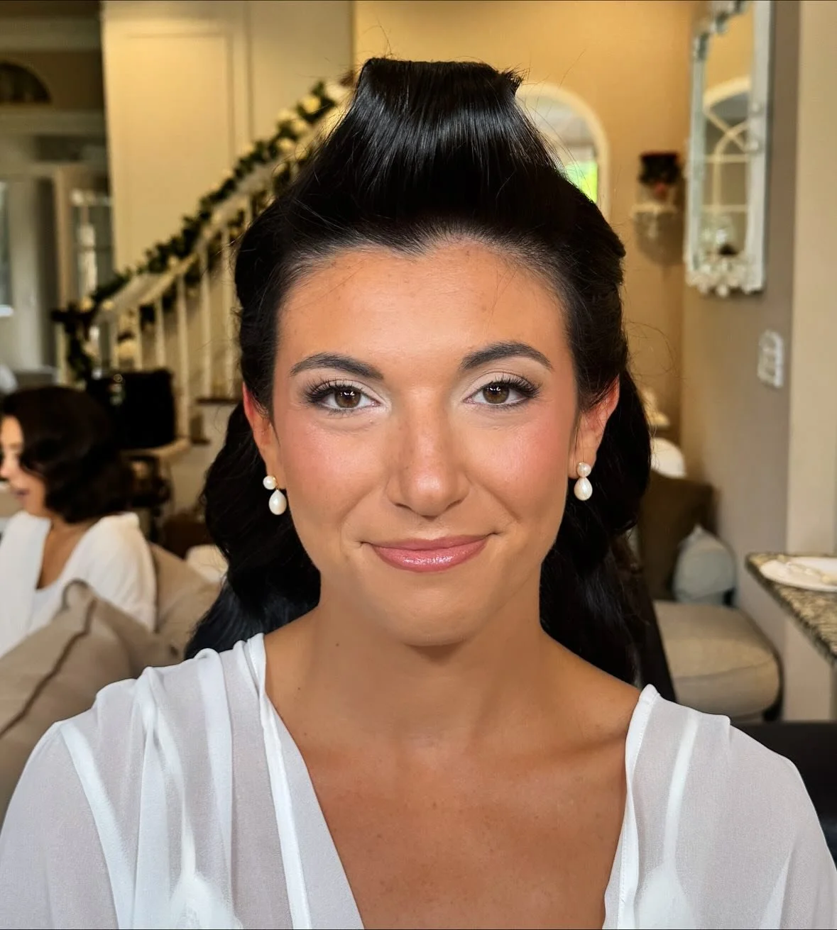 Clean, classic, chic bridal makeup 💄 Keeping the eyes matte to give that pop without being too overdone but still giving that perfect glow to the skin ✨
.
Hair in progress by @bchic.hairboutique 
.
Have you booked your bridal trial yet?🙋🏻&zwj;♀️ B