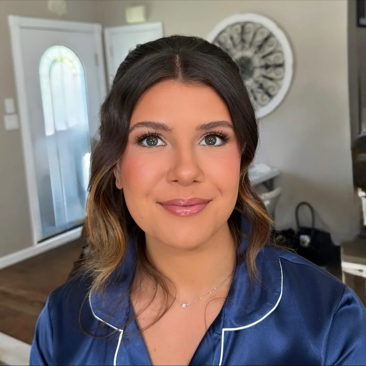 Nothing better than sunset eyes and perfectly polished skin ✨ When it comes to makeup I would have to say this is probably my top five favorite looks 💄 Not over done but pops from every angle 💕
.
Have you booked your bridal trial yet?🙋🏻&zwj;♀️ Bo