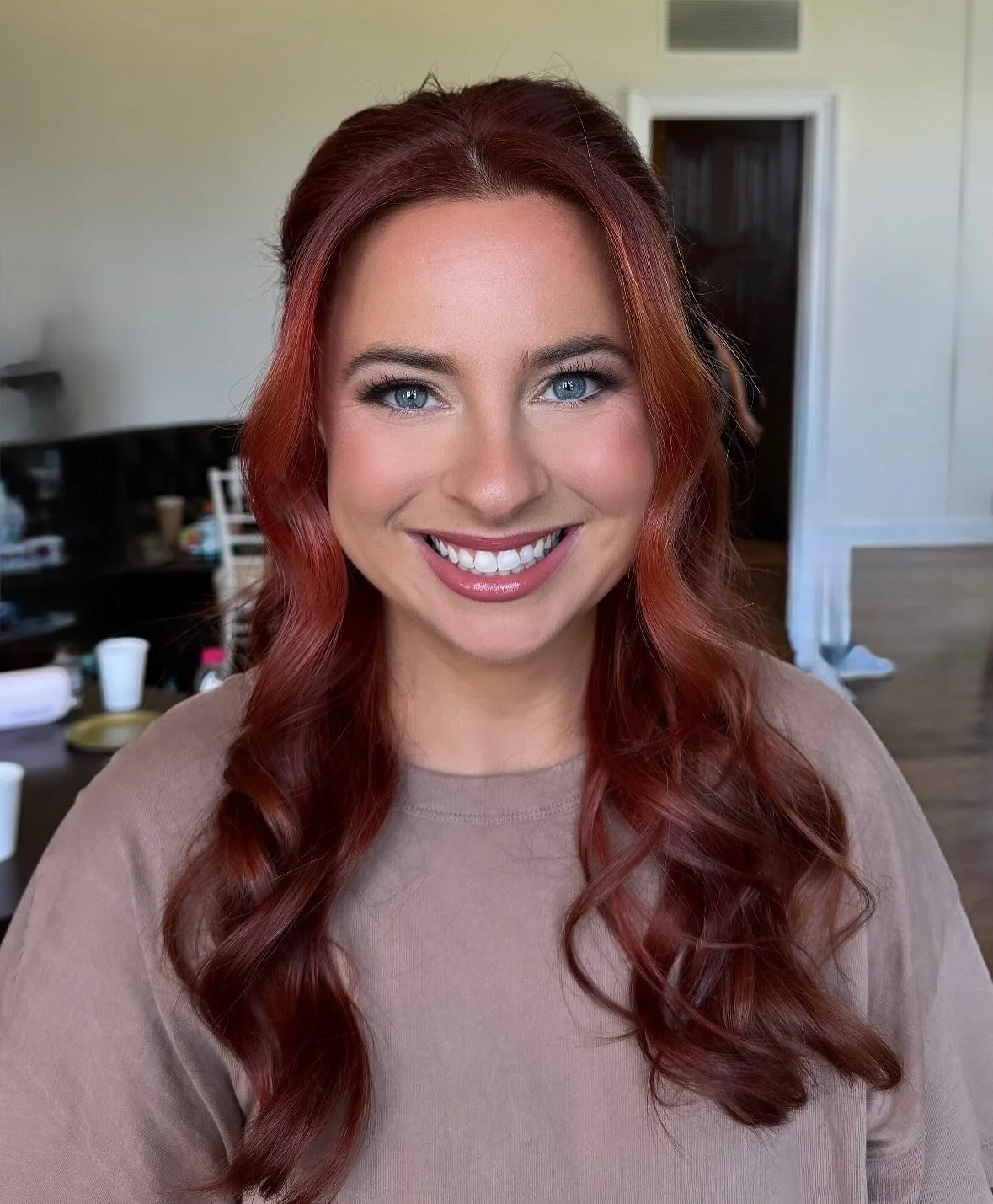 A little drama never hurt anybody 🎭 Loved doing this sultry glam 💄 Her eyes just pop with her perfected skin ✨ Loved amping it up for this beauty ‼️
.
Have you booked your bridal trial yet?🙋🏻&zwj;♀️ Books are open for 2026-2027📝 Book your appoin