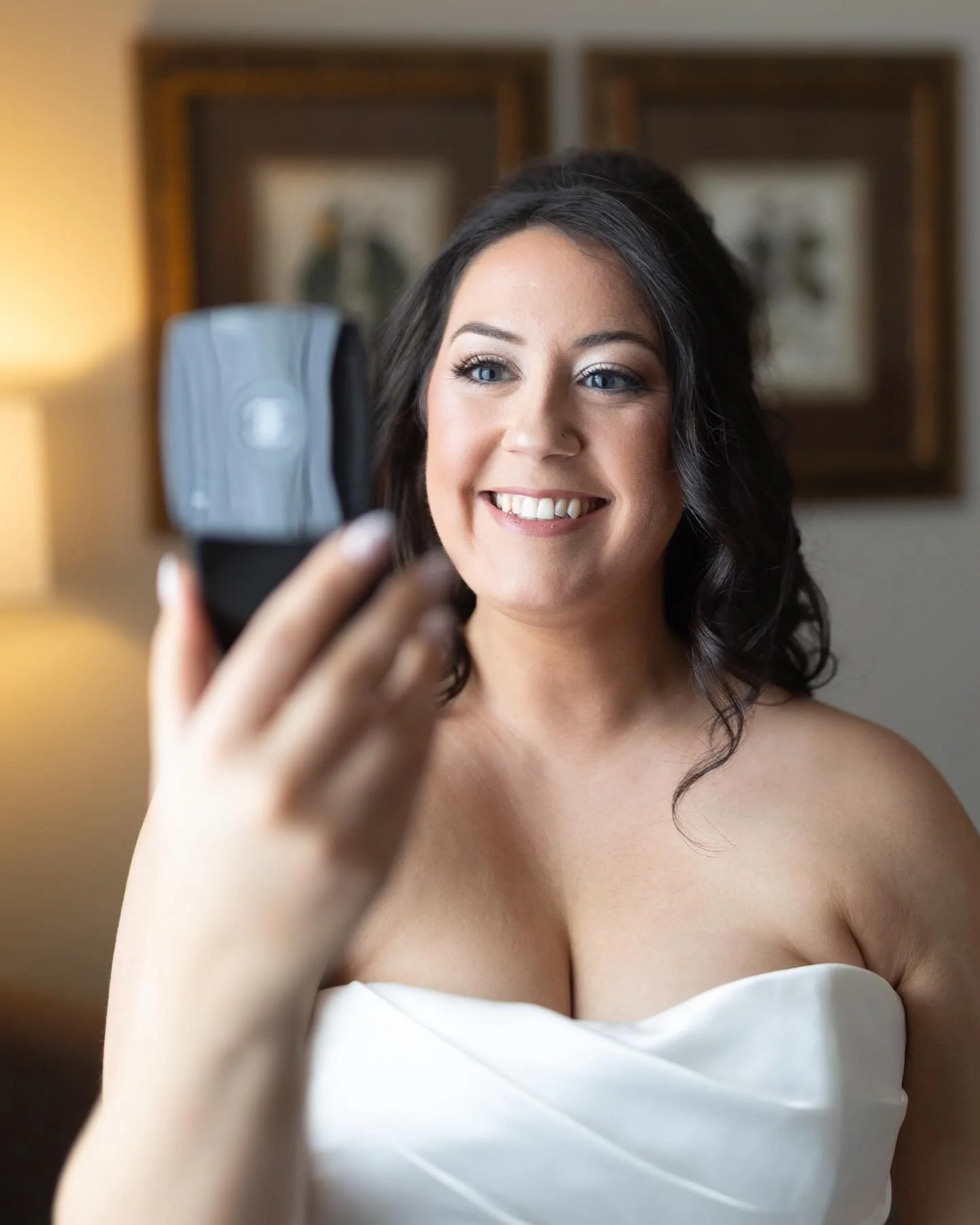 I think it important we talk about SKIN‼️ This is my amazing bride Brittany who had a few skin concerns at our first trial about a year and a few months prior to her wedding 💒 We discussed switching up her skincare routine and seeing esthetician exp