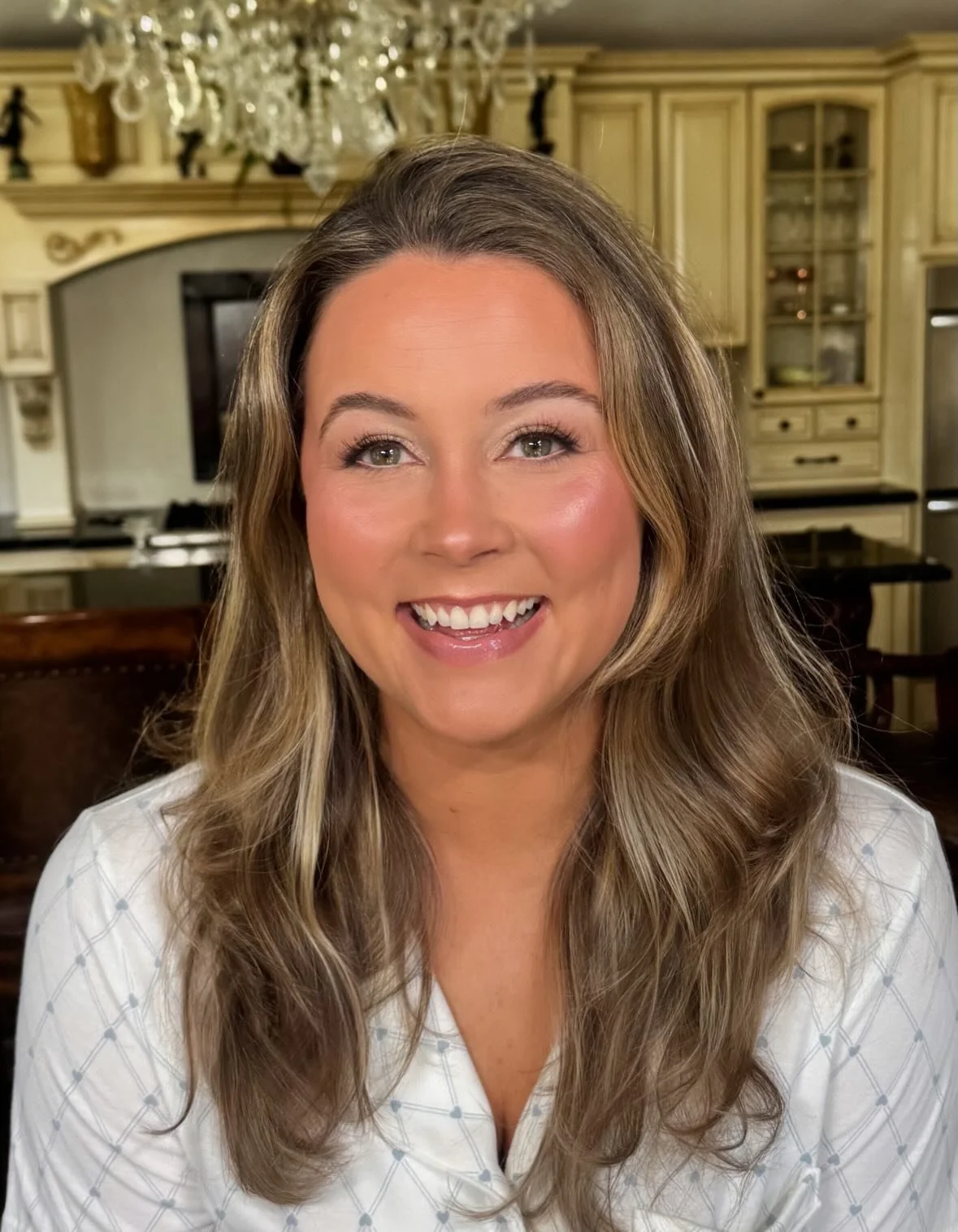 A glowy bridal glam ✨Sunkissed with golds and pinks for Emma&rsquo;s bridal shower 🌞 I cannot wait to do this beauty&rsquo;s wedding this summer 👰&zwj;♀️
.
Have you booked your bridal trial yet?🙋🏻&zwj;♀️ Books are open for 2026-2027📝 Book your a