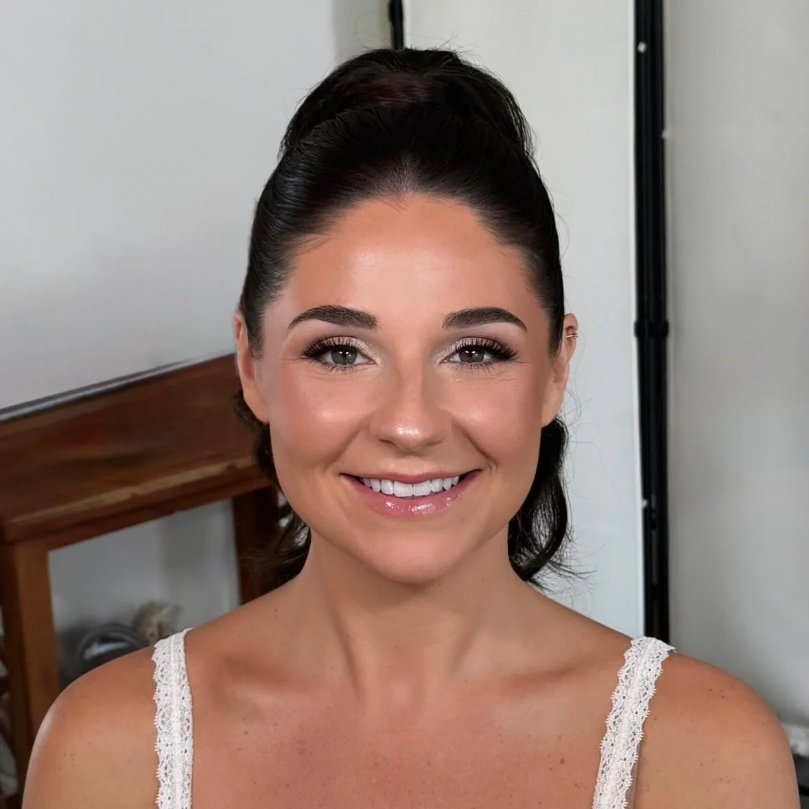 GLOWING BRIDAL MAKEUP ✨ She truly was shining bright like a diamond 💎 We wanted glowing with a little bit of sexy makeup 💄 Soft glam at it finest and with this awesome party pony by @crystalshaircreations 💇🏼&zwj;♀️ it just made the whole look per