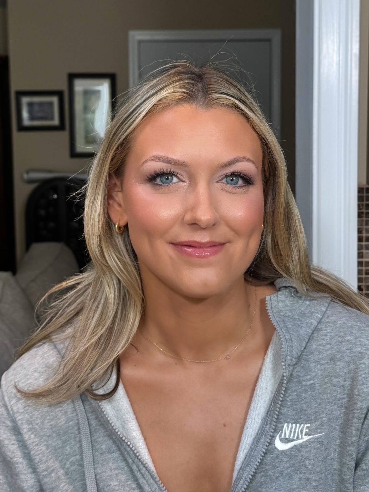 Soft glam bridal makeup at its finest ✨Neutral brown pink with shimmering gold tones gave this bride to be the perfect glow and look from every angle 💄 Medium coverage foundation created this flawless skin with the proper prep underneath 🧖&zwj;♀️ P