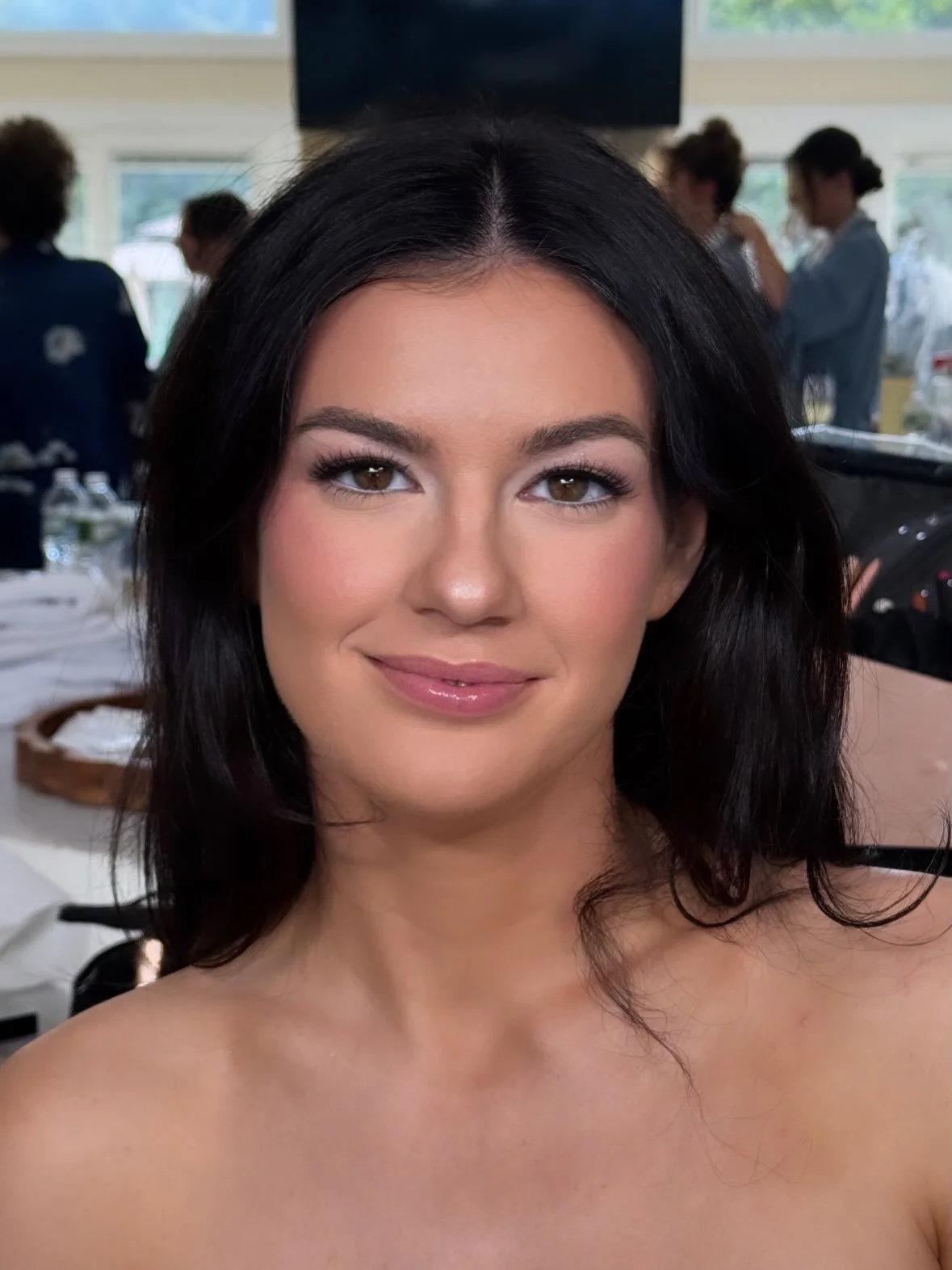 The SEXY bride 🥵 Pretty in pink is an UNDERSTATEMENT 💕 Had a blast doing this pinky sparkling look that just was so classic but sexy 💄 Swipe through to see how we deepened the lip and blush once hair was done by @firemonkeyhairdesign 10/10 on this