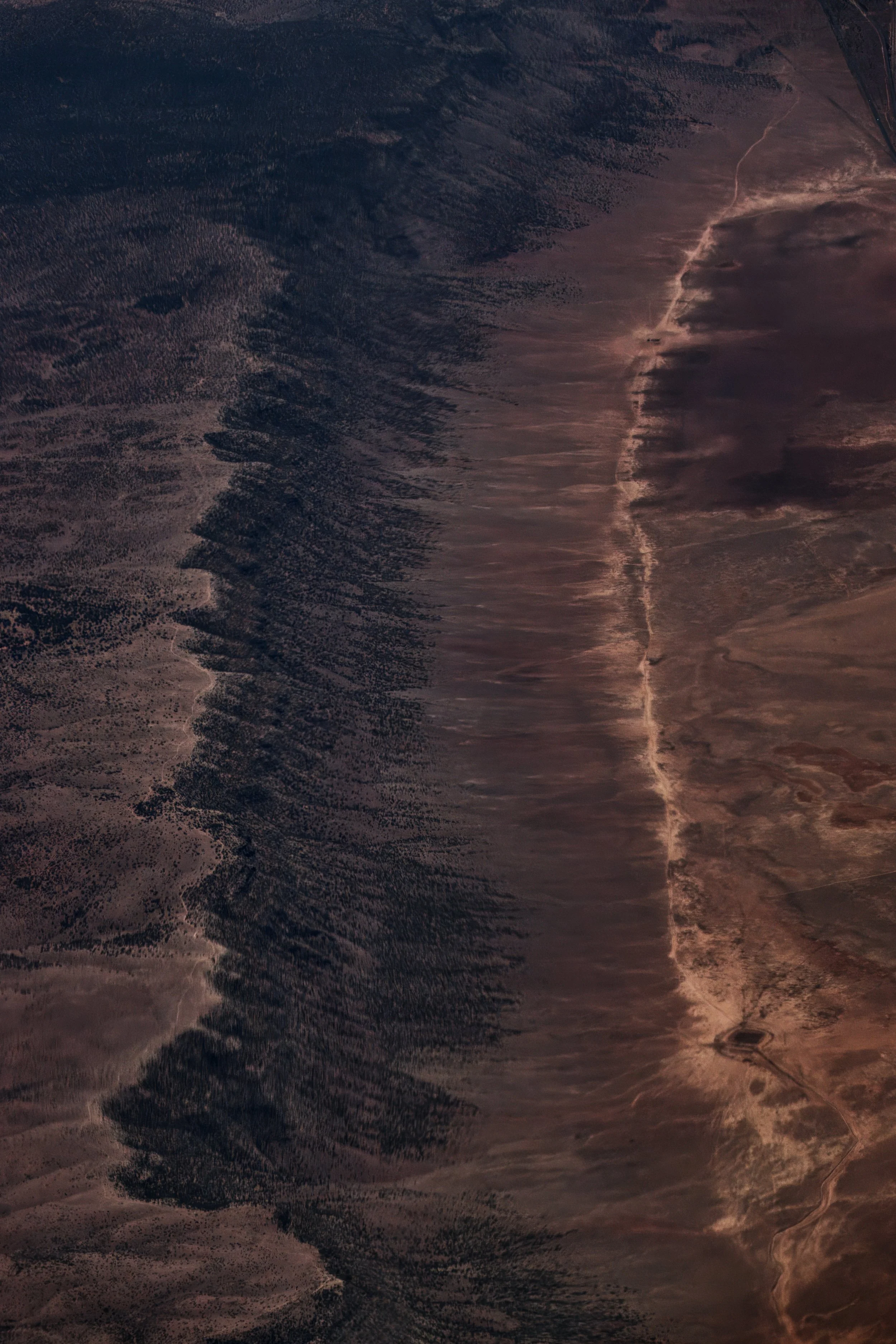 Comb Ridge is a prominent geological feature in southeastern Utah. It is a monocline, where sedimentary rock layers have been bent into a steep dip. It stretches for approximately 45 km, running roughly north-to-south. While it looks coastal, there i