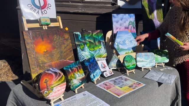 Wow, what an amazing community gathering tonight! 🎉 ObraKoto (Eleyn) had an incredible time connecting with others, marveling at local art from talented creators like @obrakoto @tashastahoe @sew_down @asqqu @creatingamity @kittykatlmt @naturallyknot