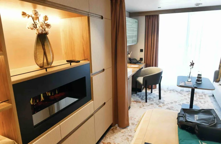 Balcony Cabin with in-suite fireplace