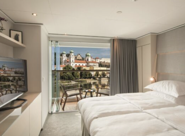 Grand Balcony Suite · Emerald Star-Ship