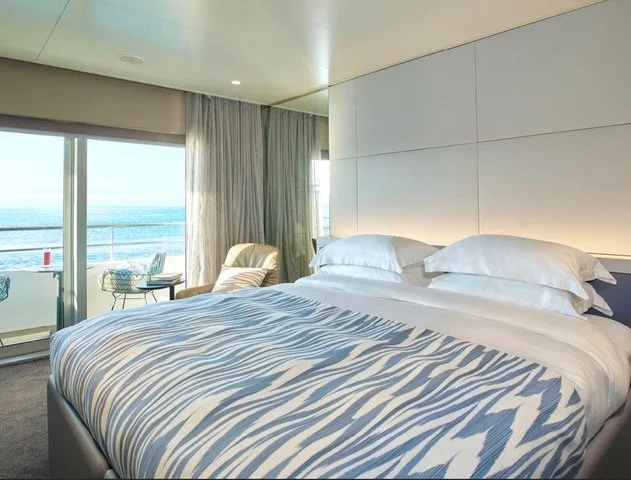 Emerald Yacht suite bedroom