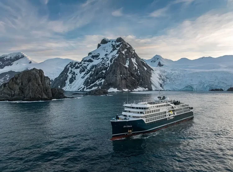 Swan Hellenic luxury expedition ship in polar waters