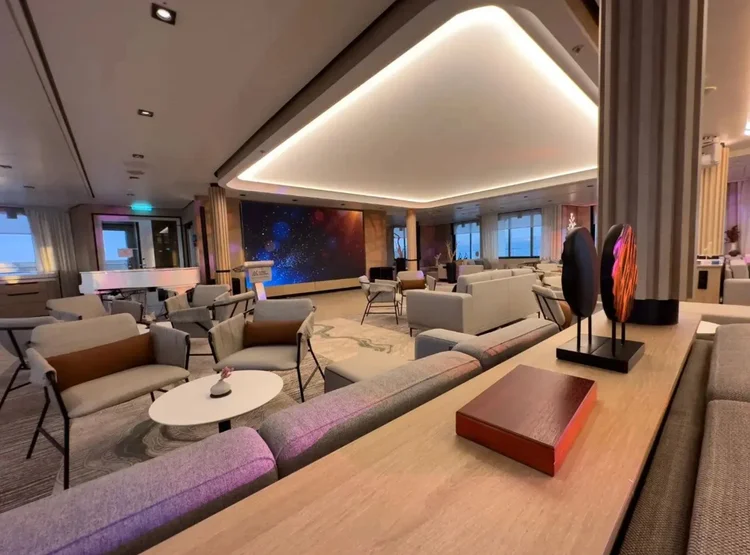 Onboard lounge